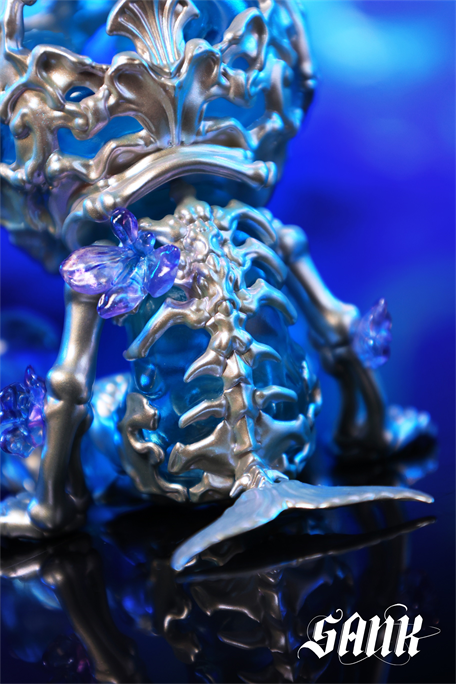 Sank Good Night Series-Whale Bloom: Silvery skeletal mermaid figurine with crystal coral accents and ornate crown, preorder available. Size: 8.3x8.7x15.5cm, Limited Edition.
