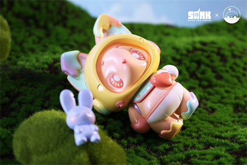 Heart Mending by SankToys x Poriin: A pastel designer bunny toy on grass, featuring segmented colors and a lavender mini-bunny. Limited edition resin collectible, preorder now.