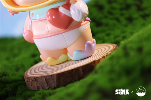 Heart Mending by SankToys x Poriin - Preorder: Designer vinyl toy with pastel gradient boots, diaper-style bottom, and red heart, standing on a wood slice. Limited edition, 80 sets.