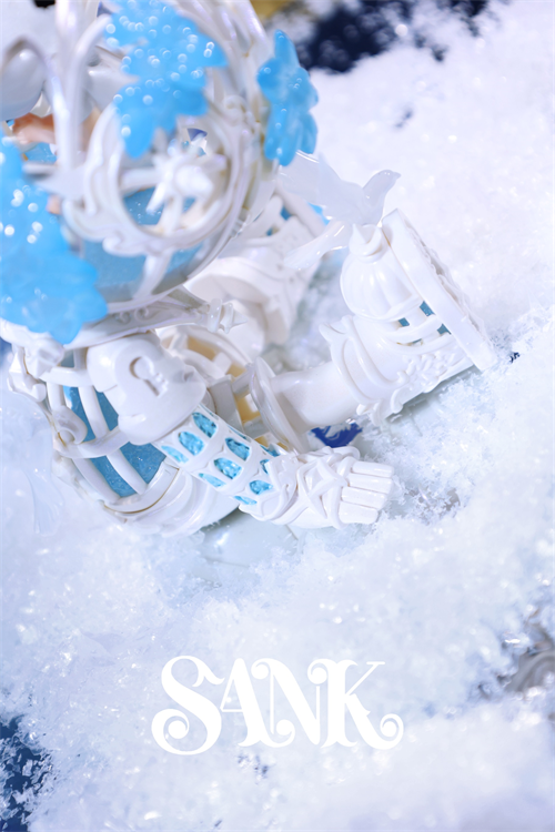 Good Night Series - Sky Wing: A mechanical figurine with snowflake motifs, lattice armor, and ice-like inserts, set on faux snow. Limited edition, preorder available.