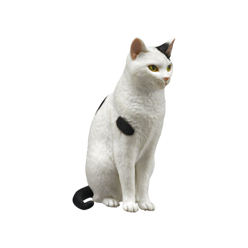 AIP Moriguchi Osamu's Cat Figure Mascot 3 Gacha featuring a white cat with black patches, embodying the charm of random collectible figures.