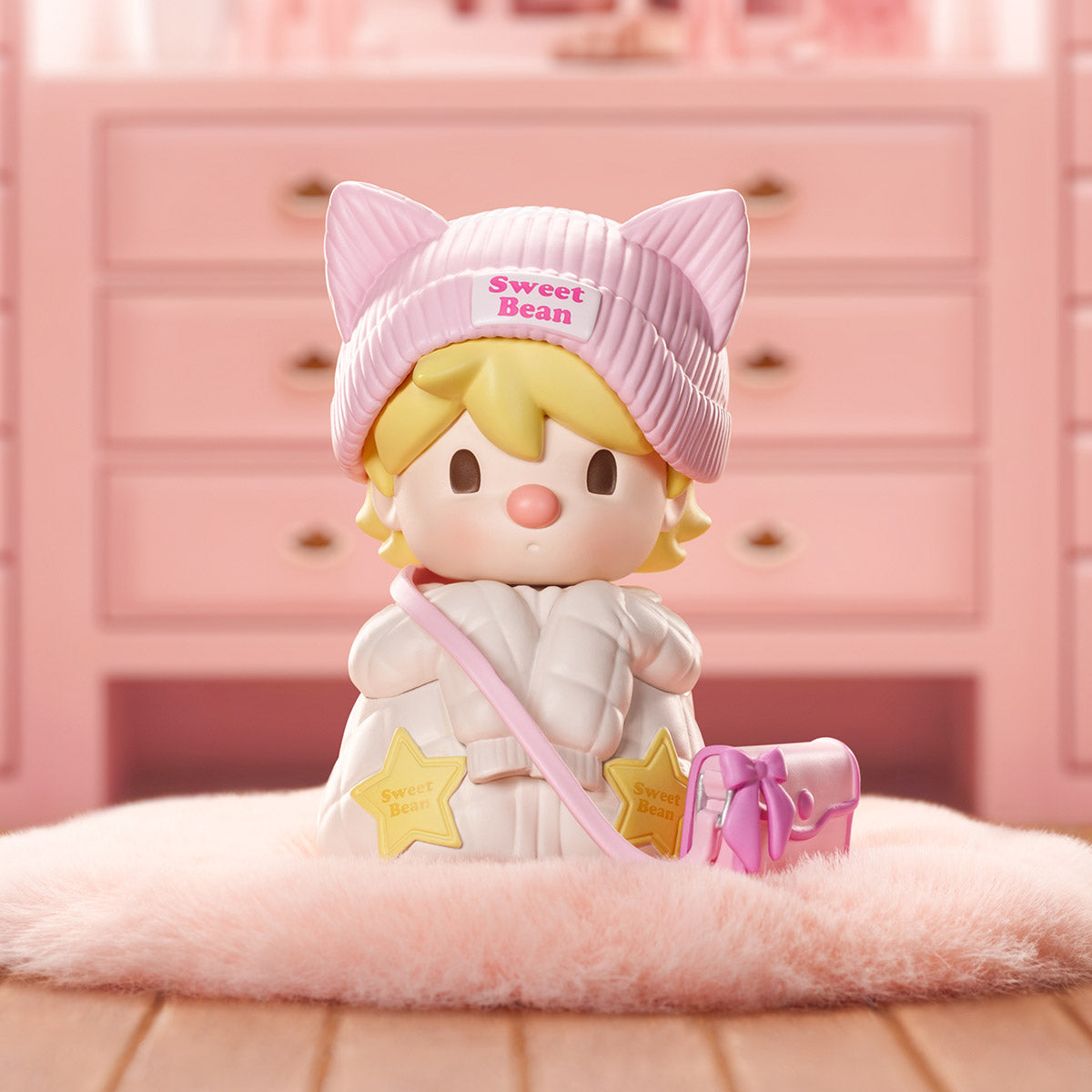Sweet Bean Grow up Quickly Figure, a 2.76-inch toy doll with a hat and pink purse, crafted from PVC/ABS.