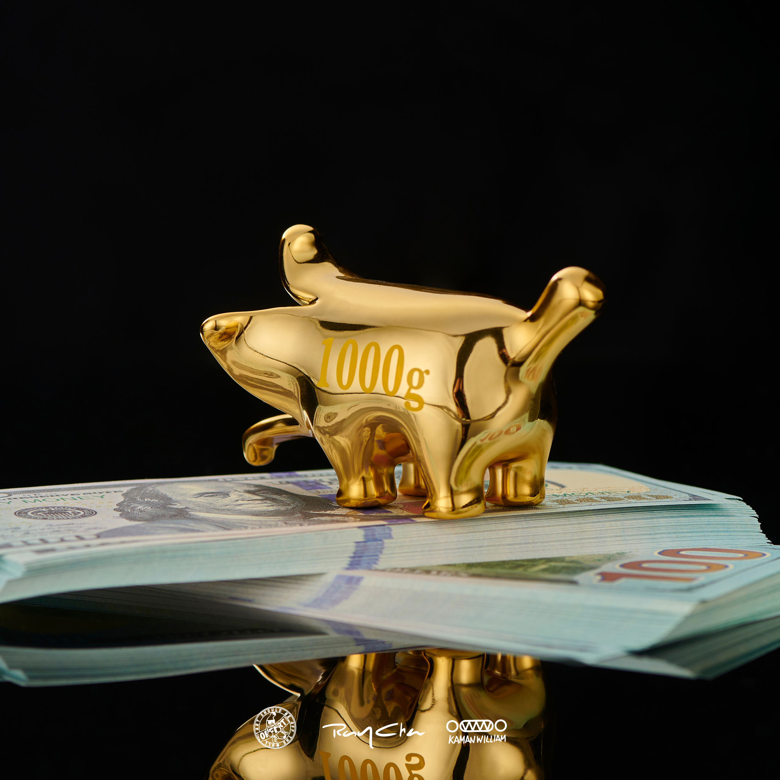 A gold piggy bank with a detachable banana pulp feature, designed by Kamanwilliam for OFFART. Statue-like brass dog mini edition. Reflects Strangecat Toys' blind box and art toy store essence.
