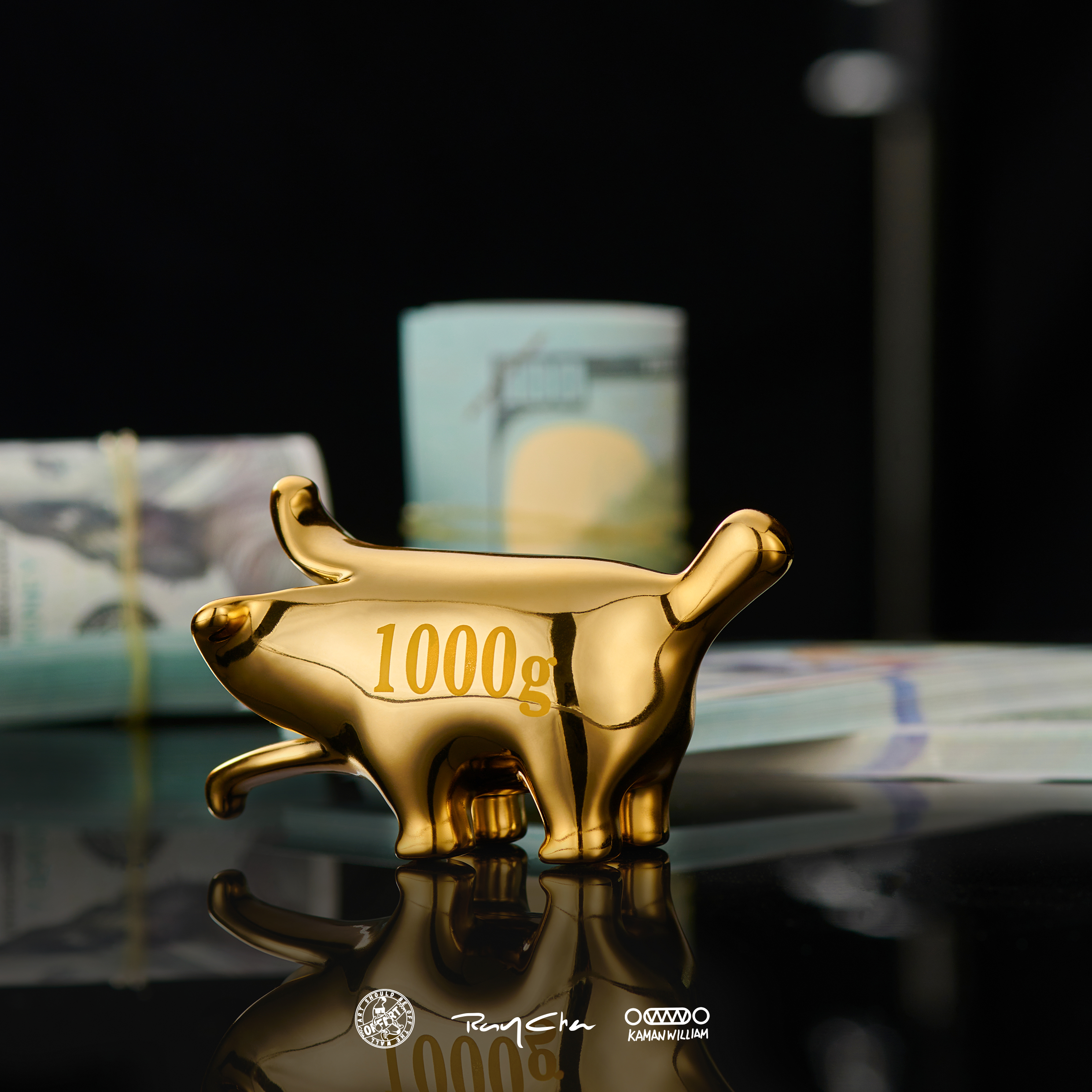A gold dog figurine by OFFART X Kamanwillam, featuring a detachable banana pulp detail. Reflects Strangecat Toys' blind box and art toy store essence.