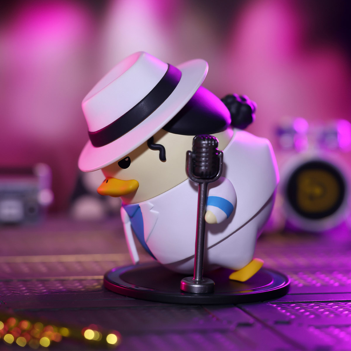 DUCKOO Music Festival Series figurine: duck in white suit with fedora, singing into vintage microphone. Preorder for October 2025. Collectible from Strangecat Toys.