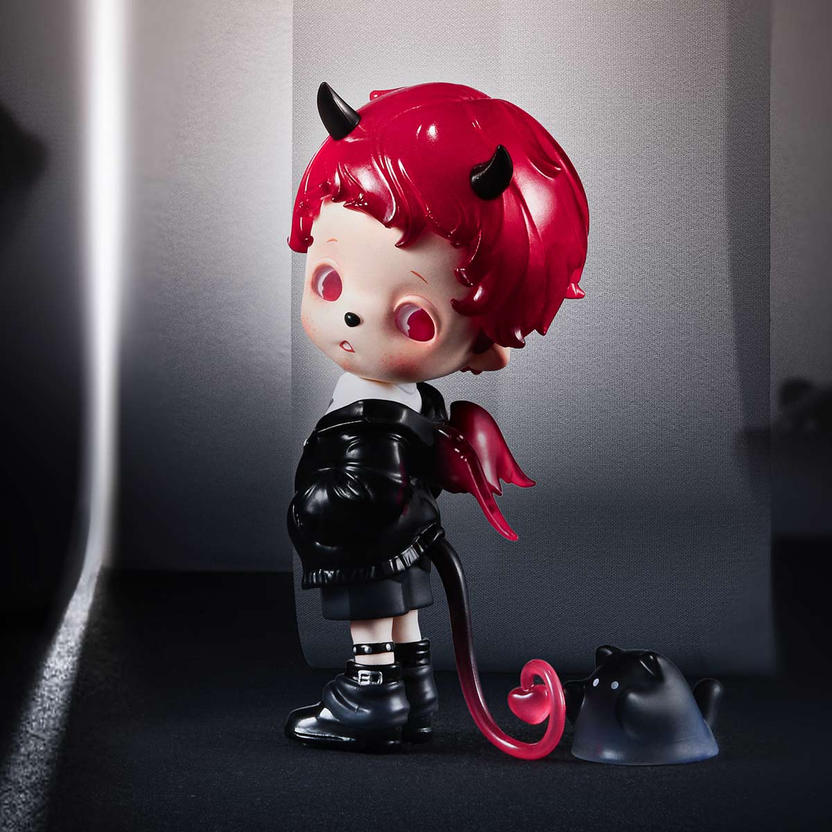 inosoul The Forgotten Land Series Figures preorder: Vinyl devil figurine with red details, black outfit, and blob companion. Part of a blind box series from Strangecat Toys.