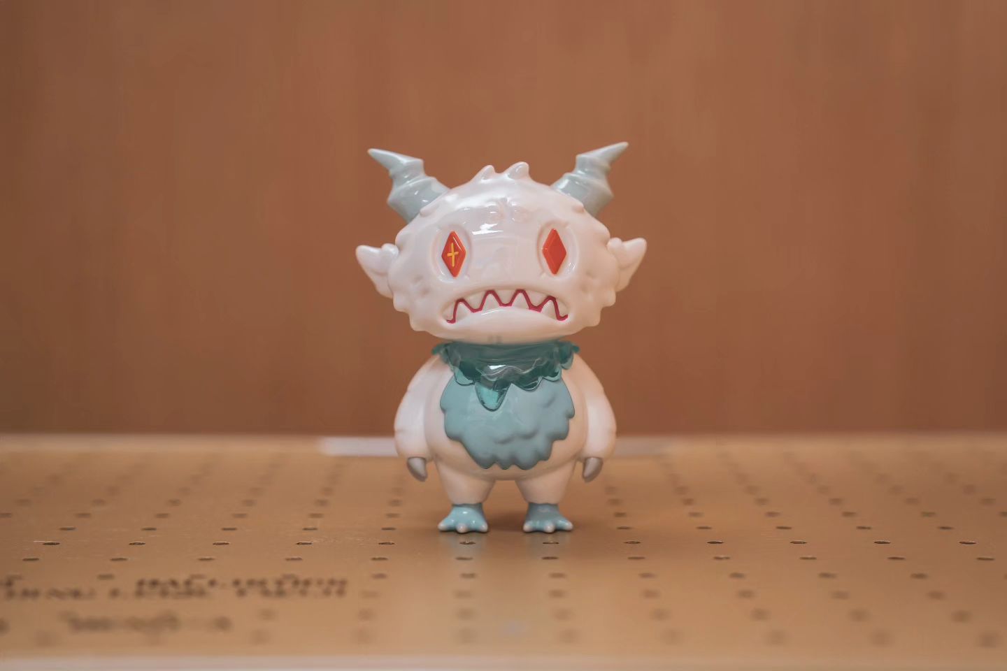 Bobray Yeti Ver. by ODOM toy figurine, animal figure with horns and sharp teeth, 12cm vinyl.