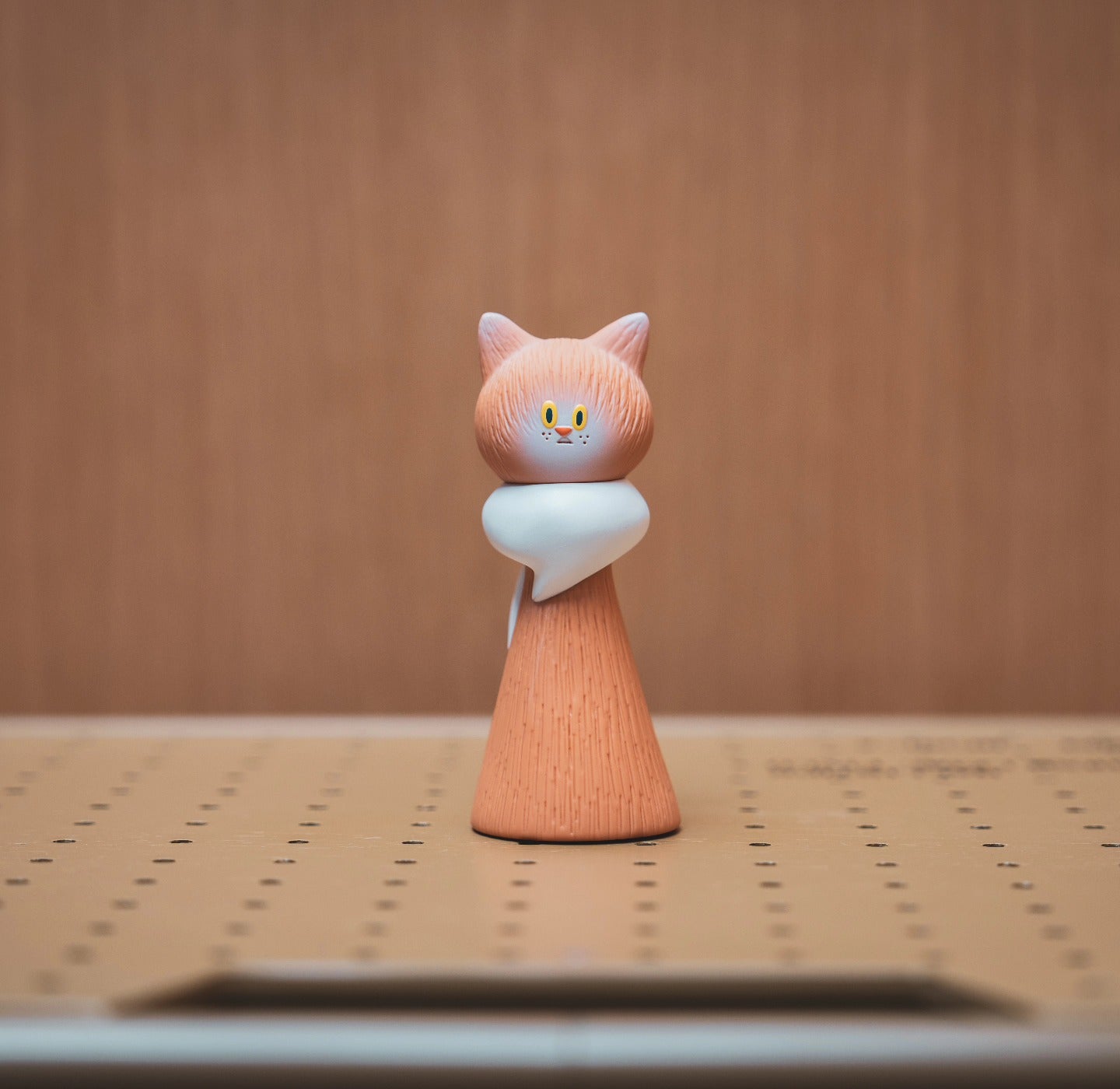 Meko Ginger Ver. by JD Wang, a 11.5cm vinyl cat figurine, depicted as a small, detailed sculpture on a table.