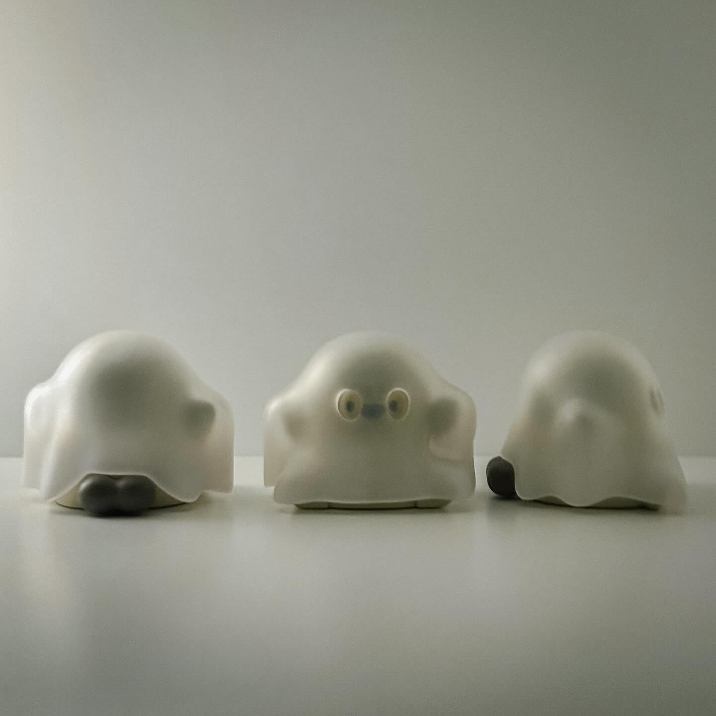 Ghost Shrimp Taro by Crazy Eyes, a 5cm resin art toy, features a whimsical white ghost design with distinct eyes, suitable for display.