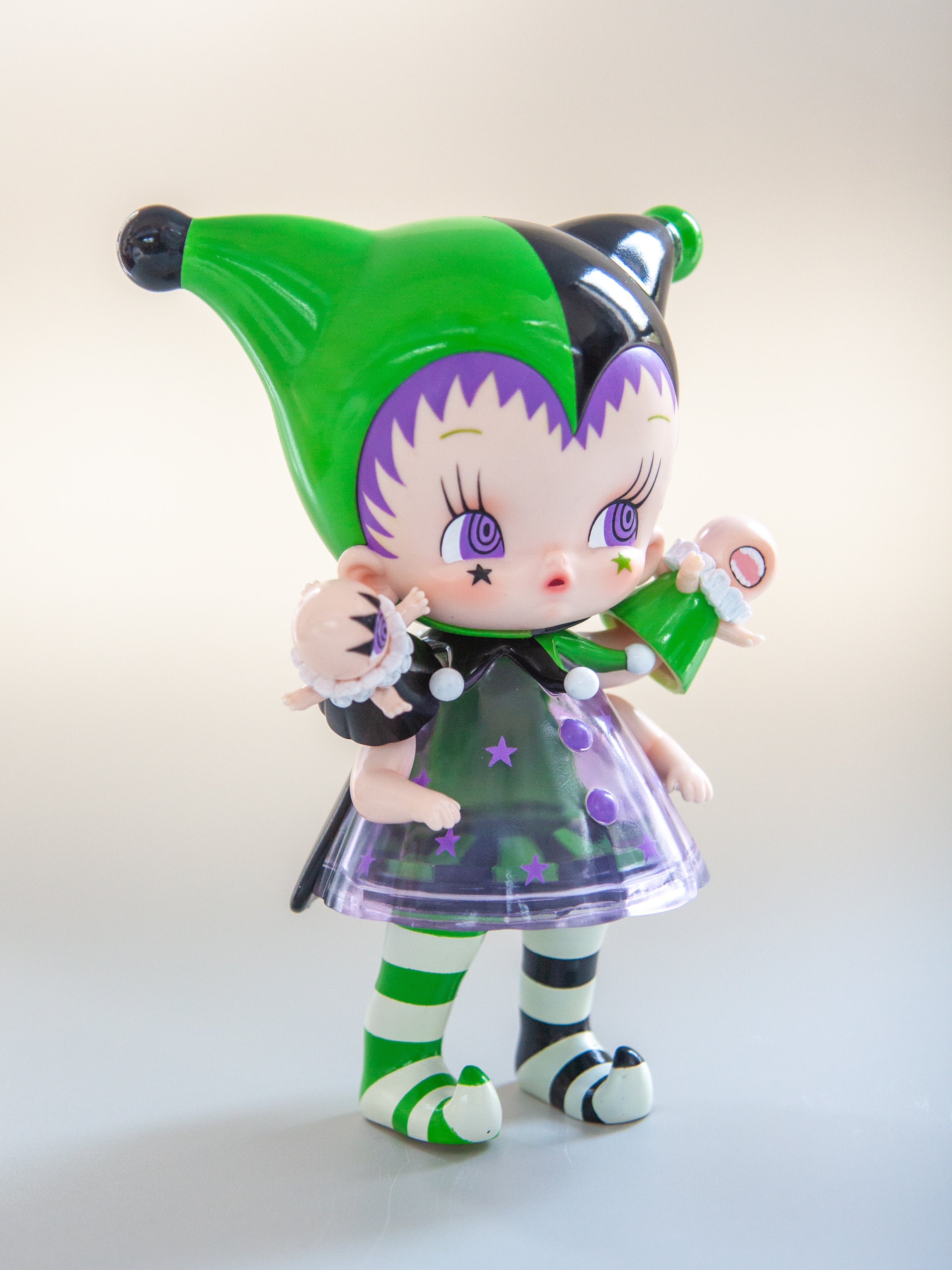 Momoth - Roulette Man ver. by Abao, a 22cm soft vinyl figure, includes 1 Momoth and 2 hand-painted puppets, showcasing unique artistic details.