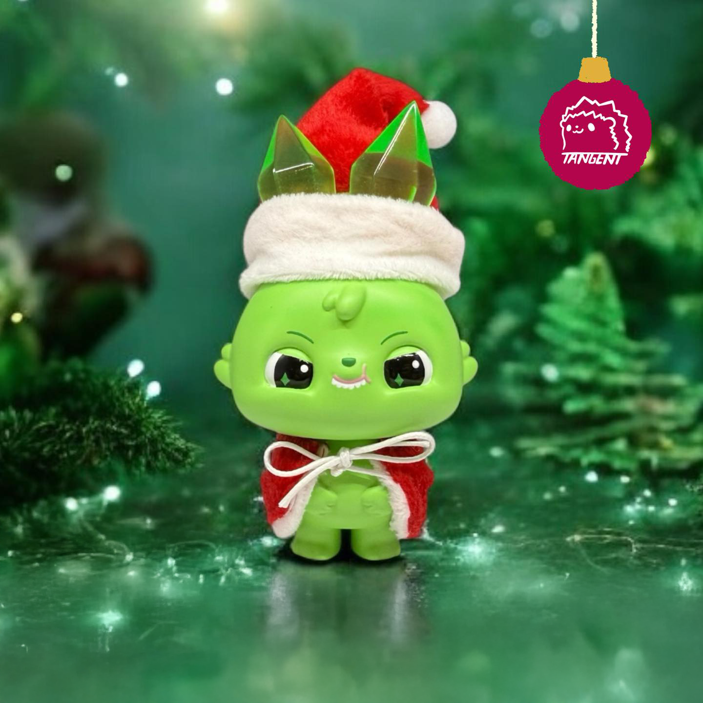 Grinch Ruby by Tangent: A 13 cm resin art toy featuring a whimsical green character with a red hat and cape, ideal for holiday decoration.