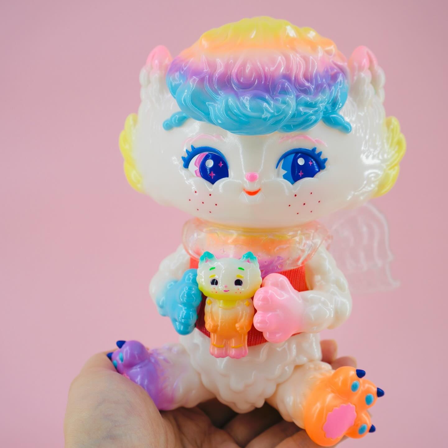 Jumbo Pearl Rainbow Cat by Miloza Ma