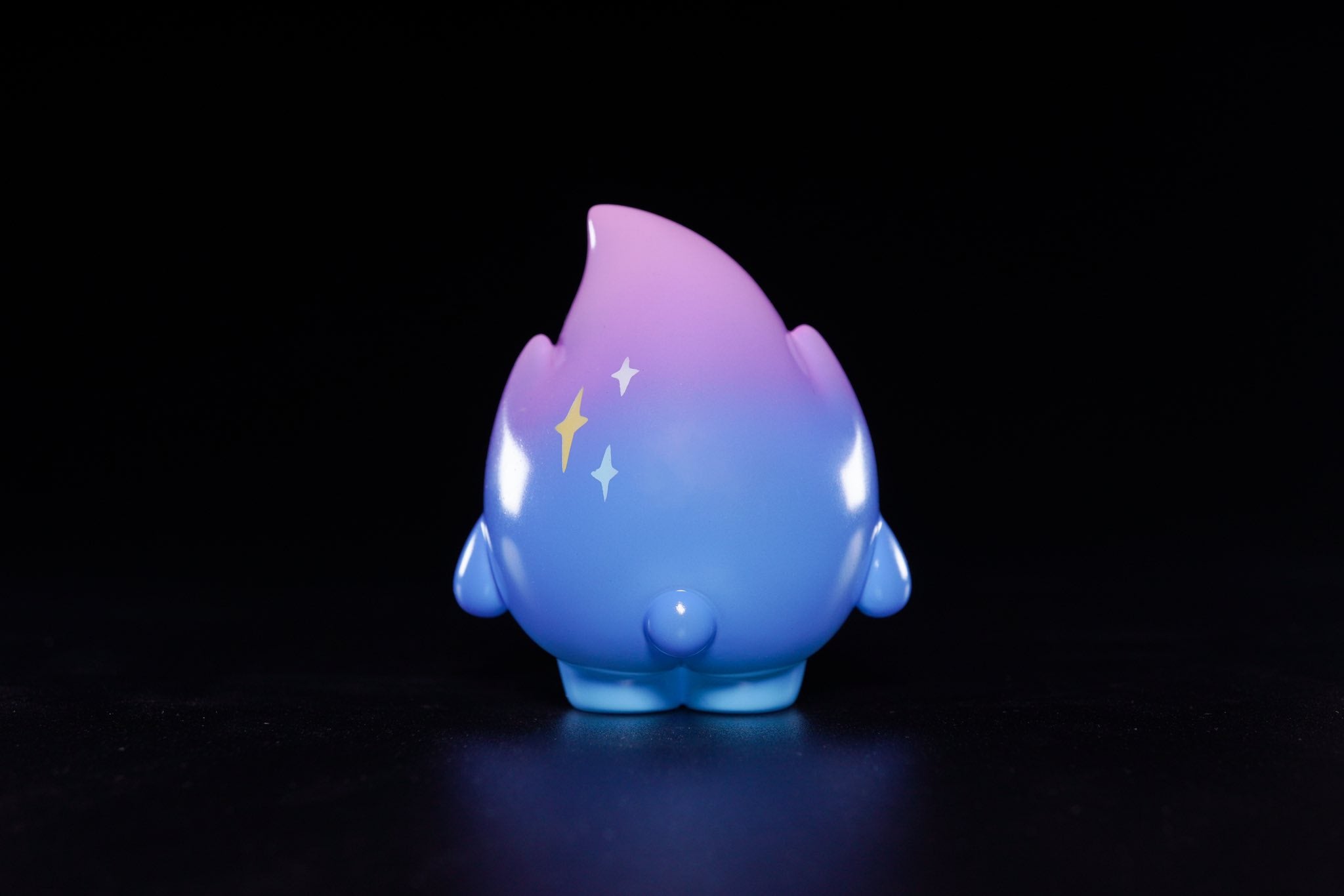 FLAEW Shooting Star by MUPA x Ngaew Ngaew, a 7cm resin toy featuring whimsical design elements, part of a collectible art toy series with a secret version.