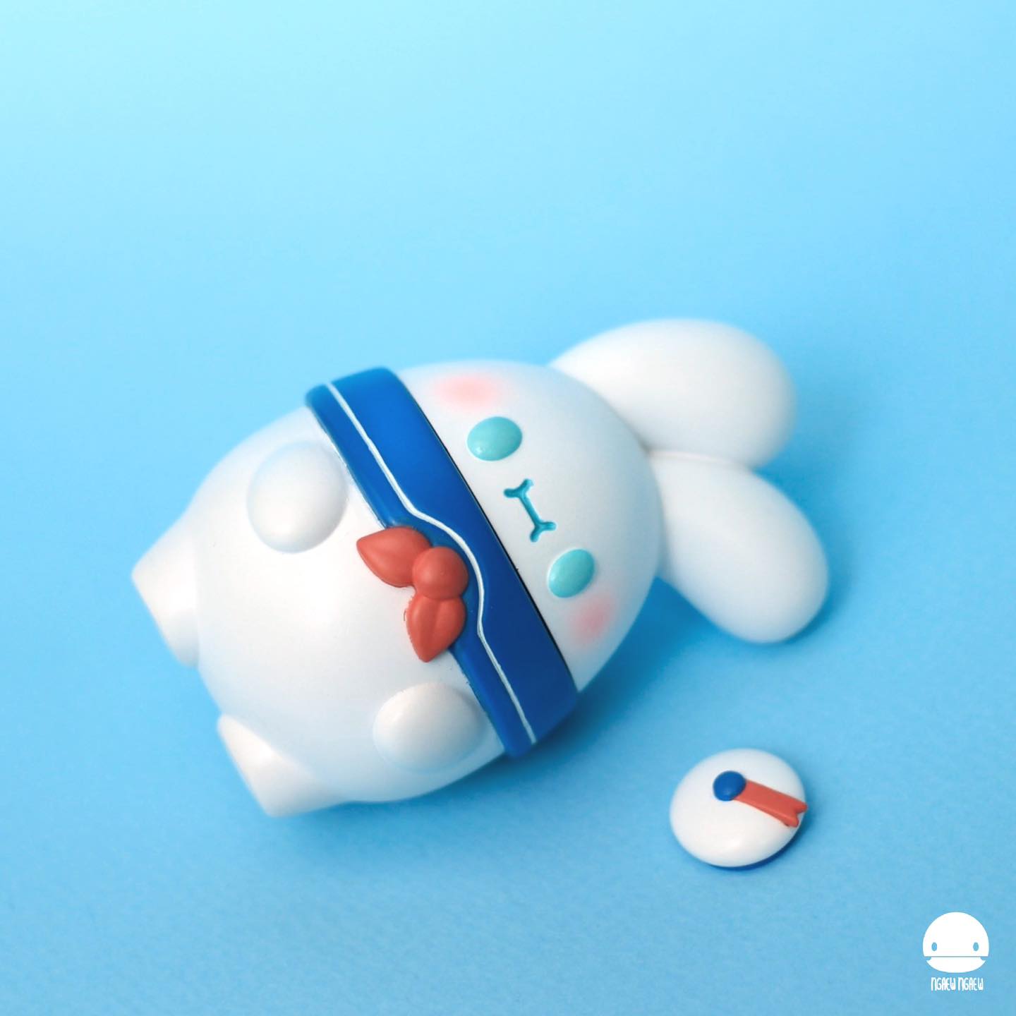 Ngaew2 Buster by Ngaew Ngaew, a limited edition resin art toy, features a unique oval design, available in a 125-piece collection.