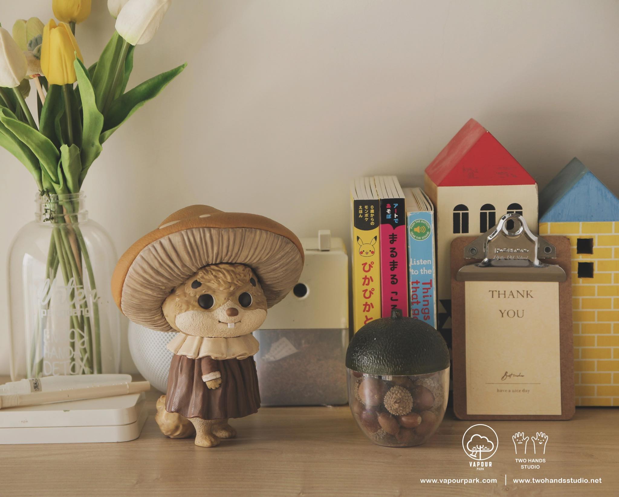 Chipmunk Dandelion Ver. by Vapour Park X Two Hands Studio, an 8 soft vinyl figure, displayed on a clipboard with a thank you note and vase nearby.