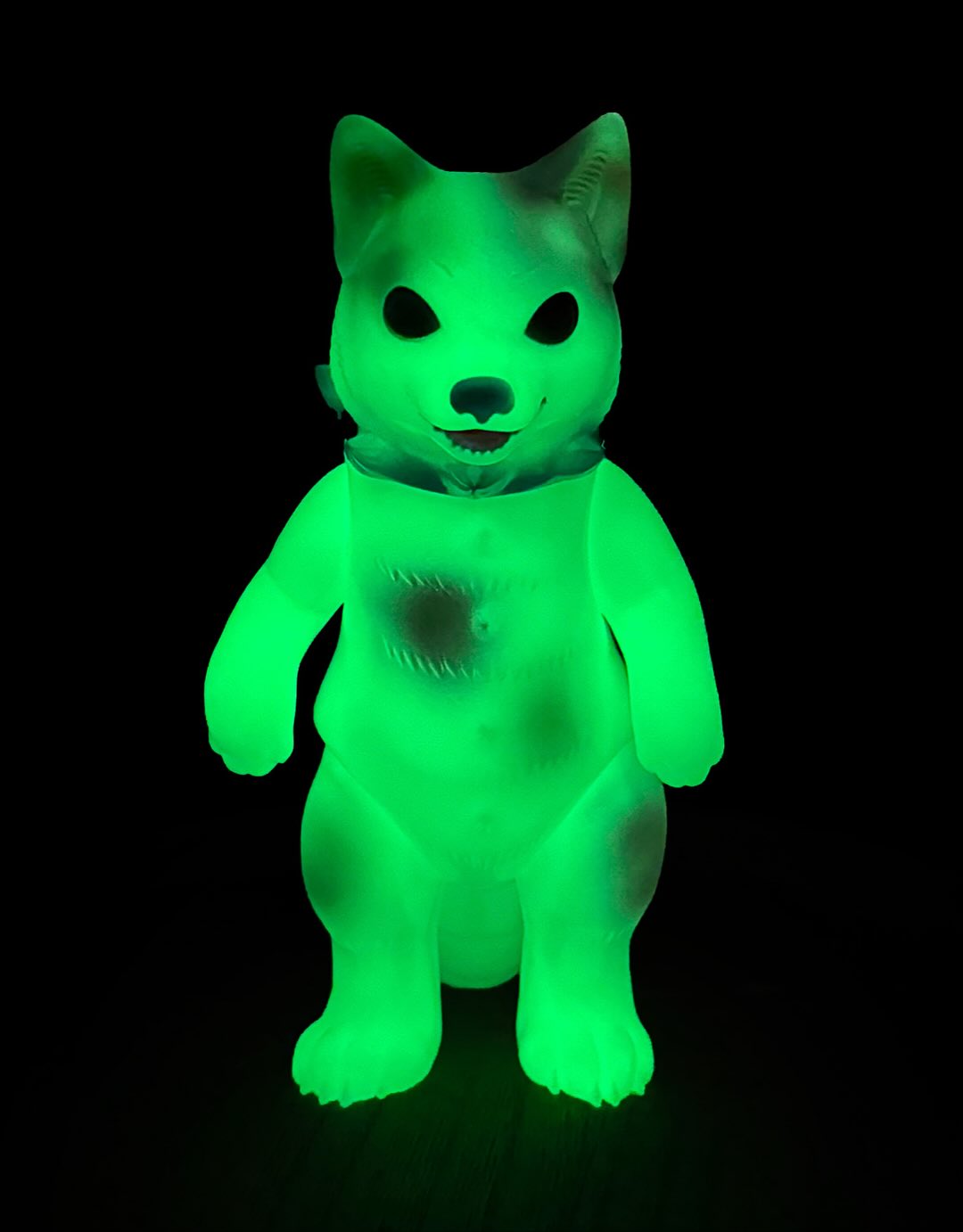 Daioh Shibara Dream Fantasy by Konatsu, a 20cm glow-in-the-dark sofubi figurine, resembling a dog-like creature, available for preorder.