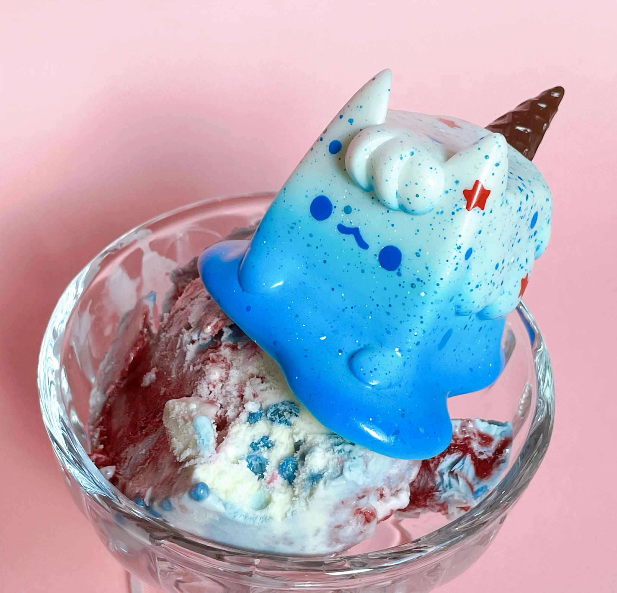 Popping Candy Ice Cream Cat by Rato Kim, a whimsical cat-unicorn toy atop berry swirl ice cream, available for preorder from Strangecat Toys.