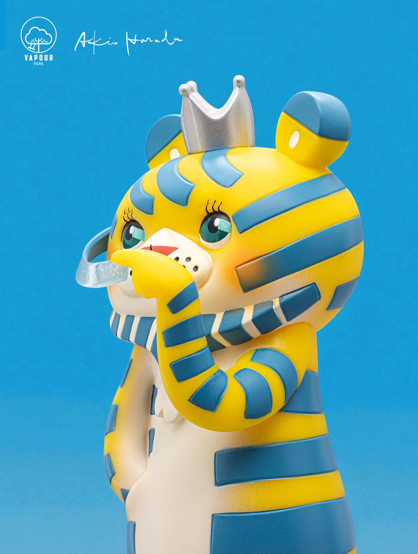 Bearded Tiger 6th Colorway by Akio Harada & Vapourpark, a 15cm chibi-style vinyl toy with a silver crown, preordering available.