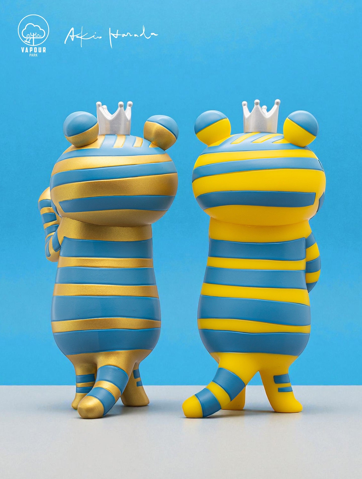 Bearded Tiger 6th Colorway by Akio Harada & Vapourpark, two vinyl figures with crowns, preorder from Strangecat Toys.