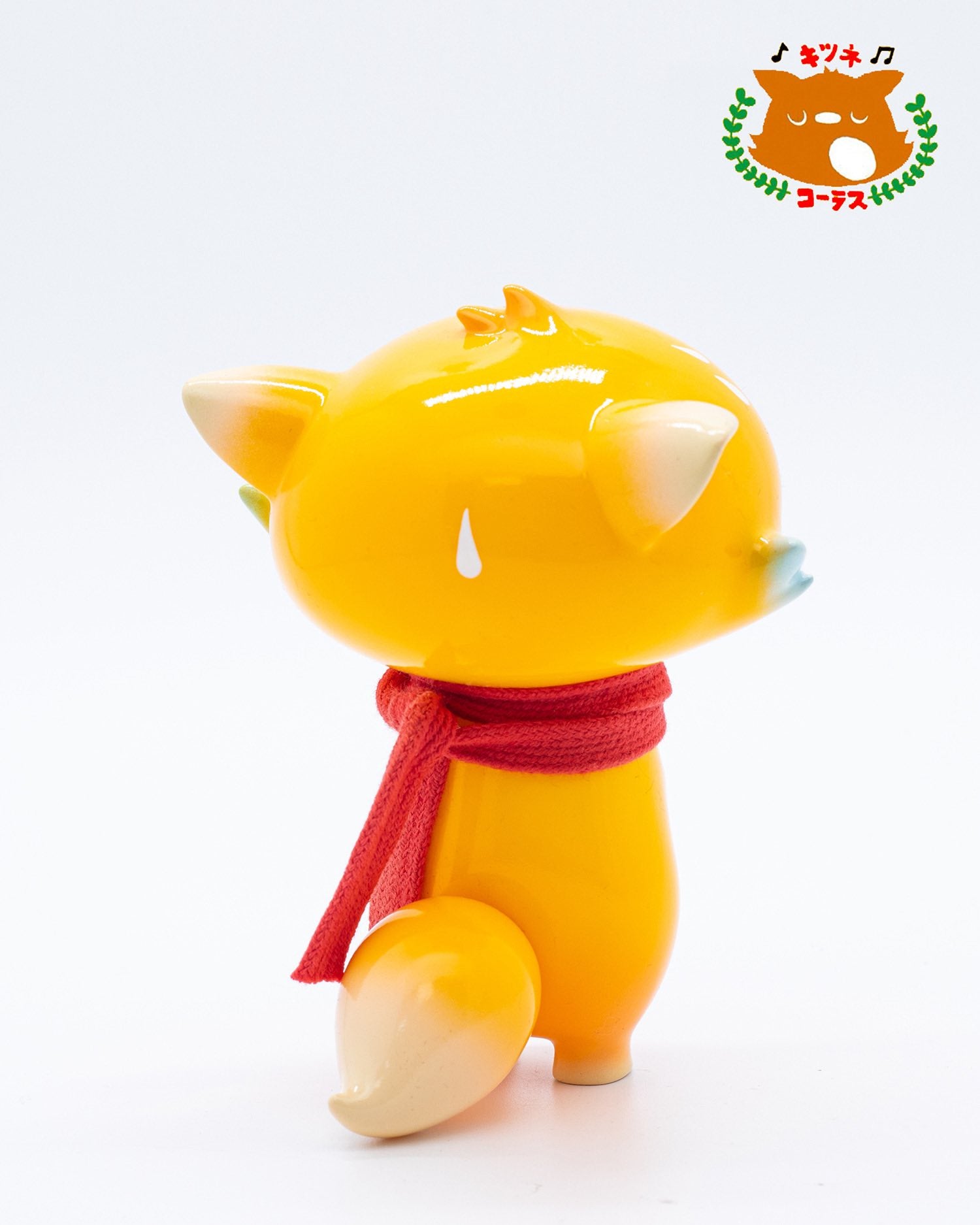 Fox Chorus Serie - Billy by Ok Luna, a 12.5cm stylized fox figurine in glossy plastic, features a red scarf, exuding charm and character.