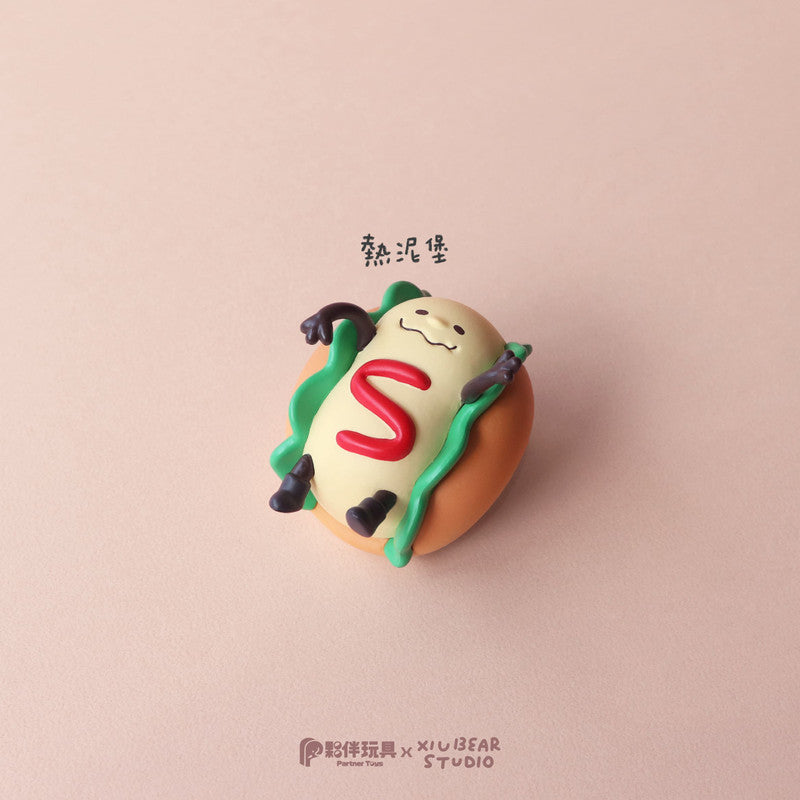 Yum Yum Time Blind Box Series: A playful hot dog figure with lettuce, ketchup, and a smile, by Partner Toys x Xiubear Studio.