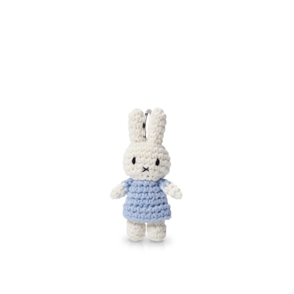 A knitted bunny doll keychain resembling Miffy, CE certified, plastic material, 1.3x1x2.4 in size, ideal for ages 3+, from Strangecat Toys.
