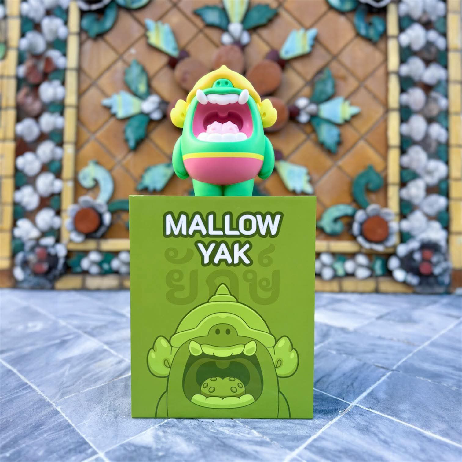 Mallow Yak by MUPA - Preorder: A stylized vinyl toy with marshmallow-like lumps, on its matching box. Limited edition, 12.5 cm resin collectible.