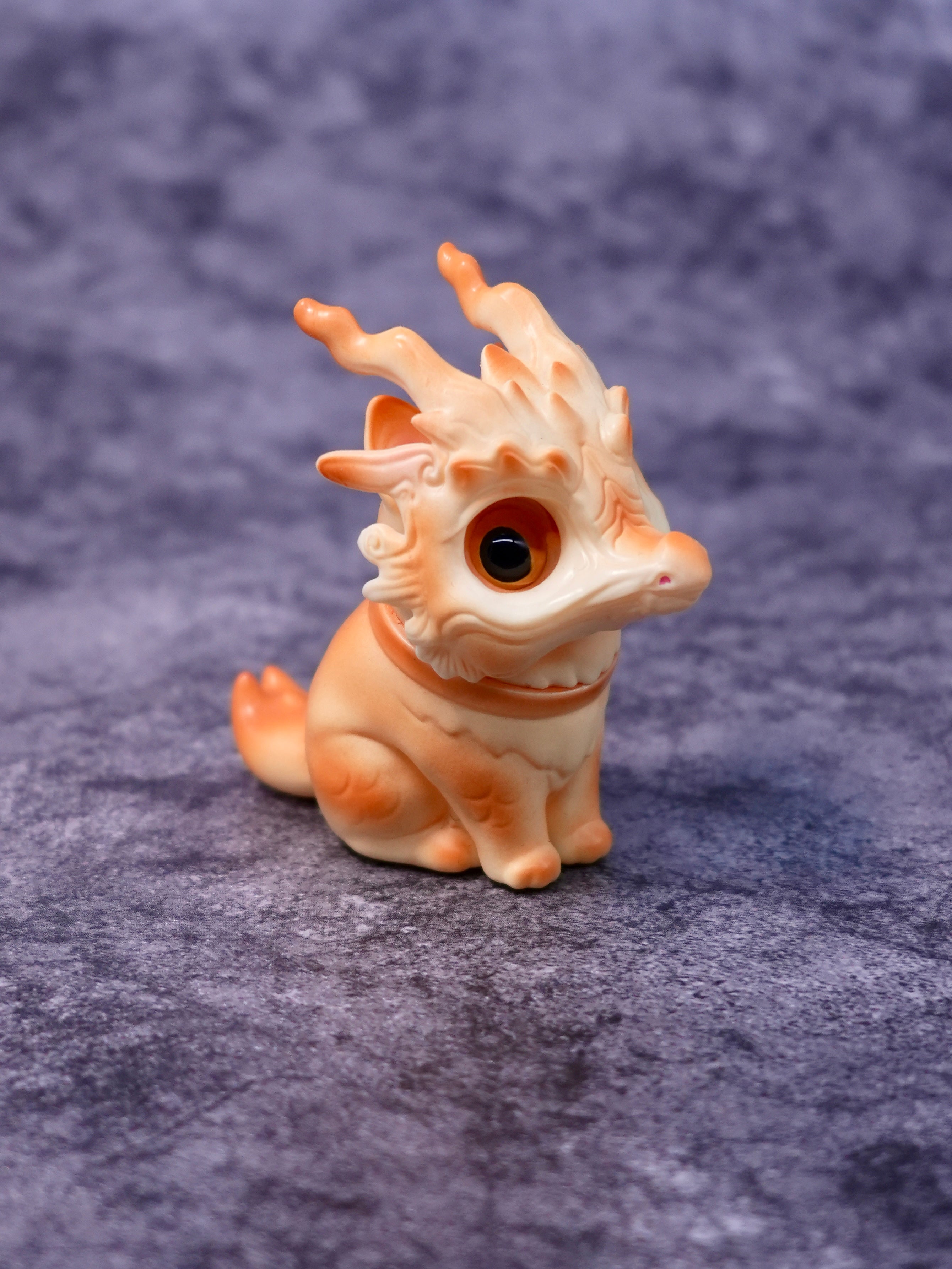 Baker Loong cat by HOTRU - Preorder: A 6.5cm orange-cream dragon-cat figurine with rotatable head and magnetically attached dragon bone mask.