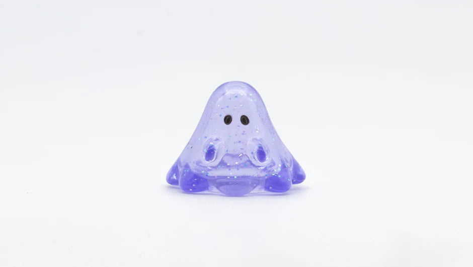 BOO CLEAR LAVENDER GLITTER: A 2cm translucent purple figurine with black dot eyes and sparkles, made of soft vinyl. Perfect for art toy collectors.