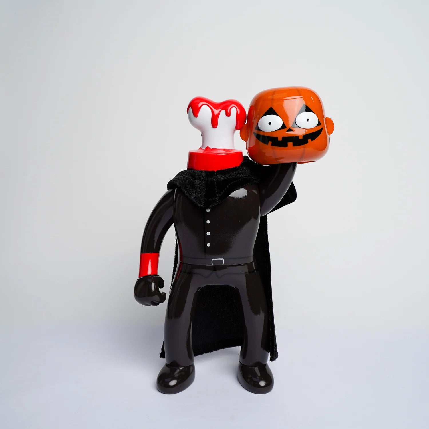 MR NOBODIES (HEADLESS HORSEMAN) - Preorder: A vinyl collectible figure holding a jack-o’-lantern head, featuring a stump neck with dripping details, designed by Lick Palik.