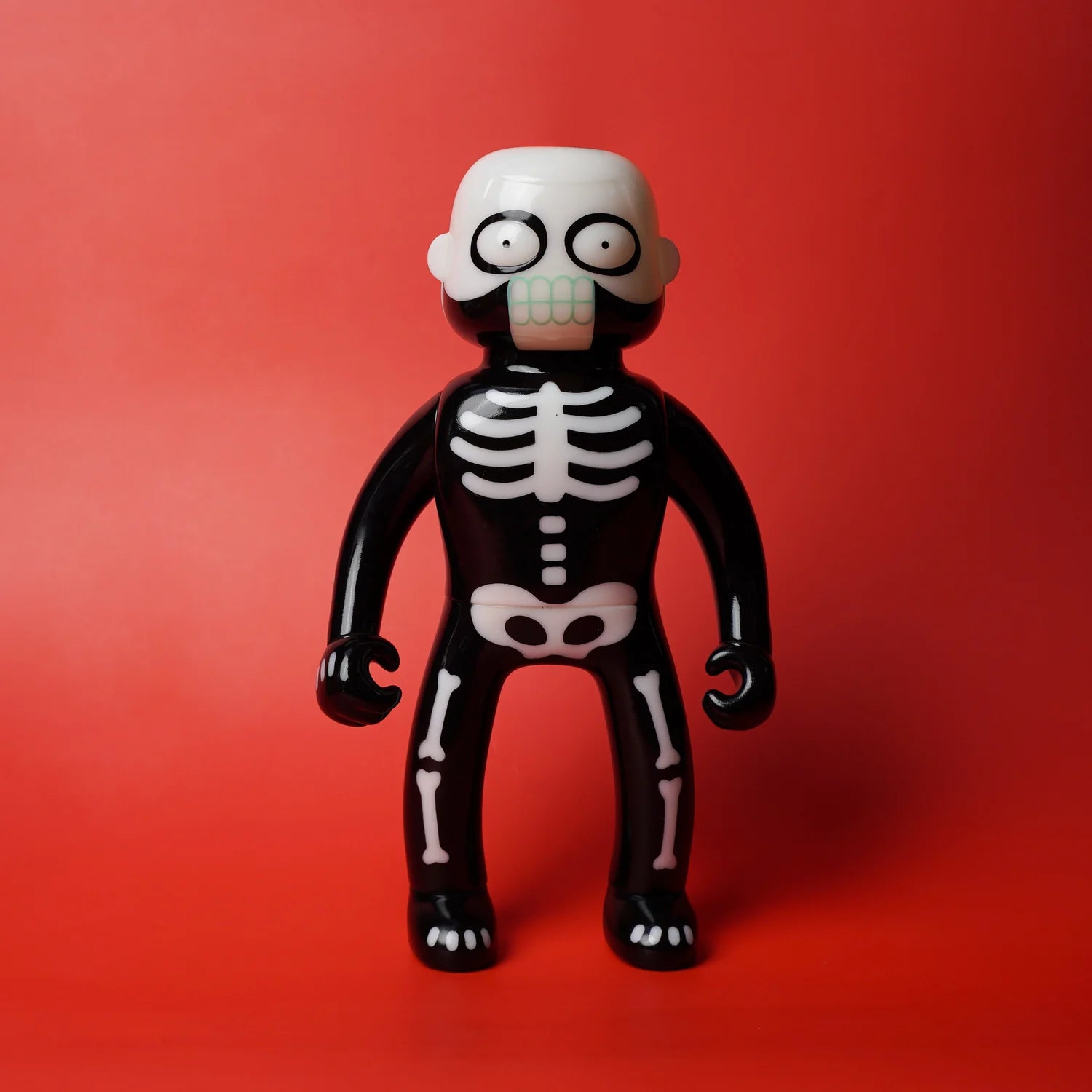 MR NOBODIES - SKELETON (GID GREEN) figurine, 22cm tall, glossy black with white bones, cartoon skull, preorder for December 2025. Designed by Lick Palik.