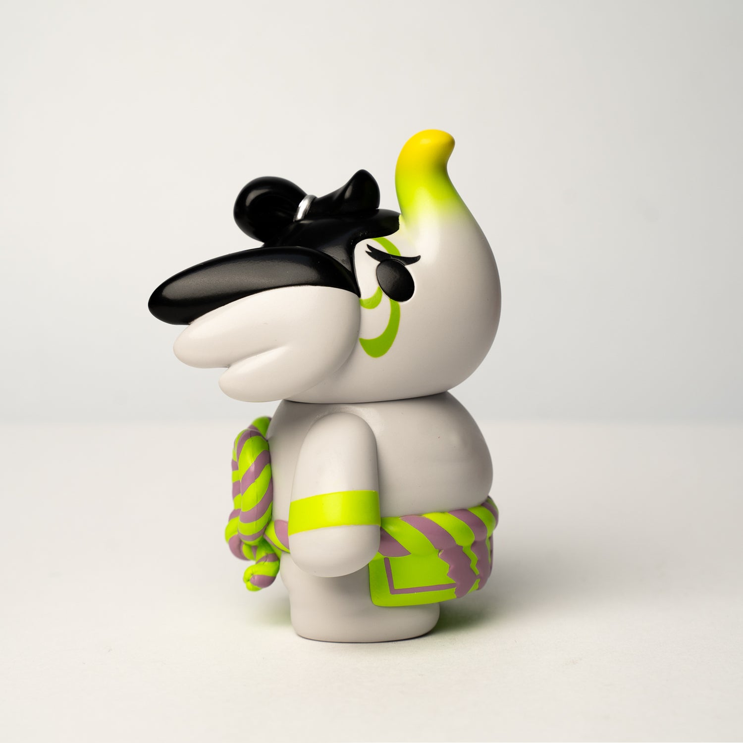 Traveller Elfie 'Sumo' Edition vinyl toy with black hair, gradient horn, and neon belt, designed by TOO Natthapong. Preorder for June 2026.
