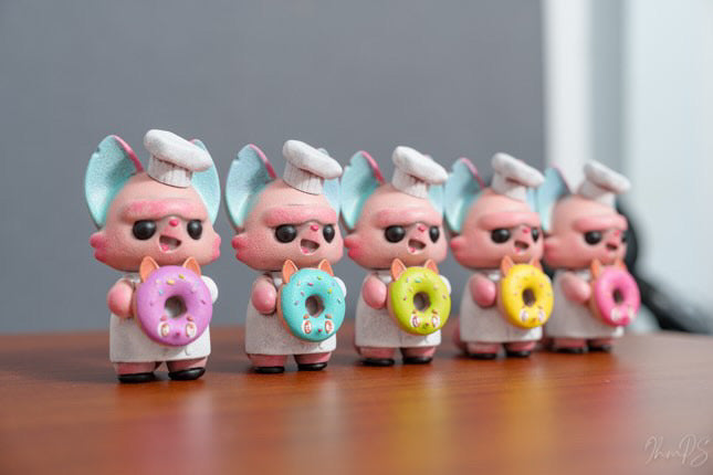 Little Shit Bigger Deal - Yes Chef! by Mento x Poriin: Solid cast resin figurine with rotocast Pom-filled head, ideal for art toy collectors.