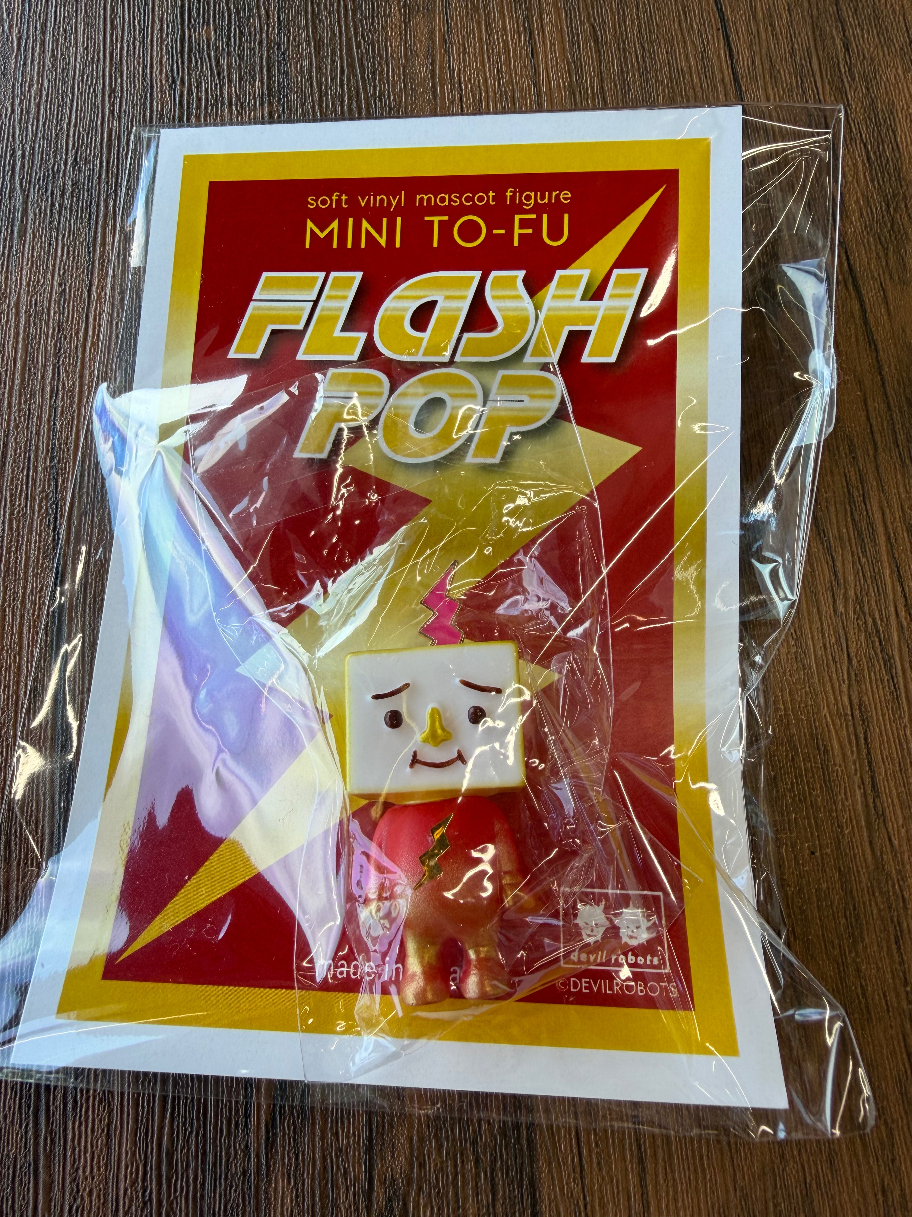 Mini To-fu - Flash Pop by Devilrobots, a 5cm soft vinyl mascot figure, features a block-faced tofu character in factory packaging with a lightning bolt motif.