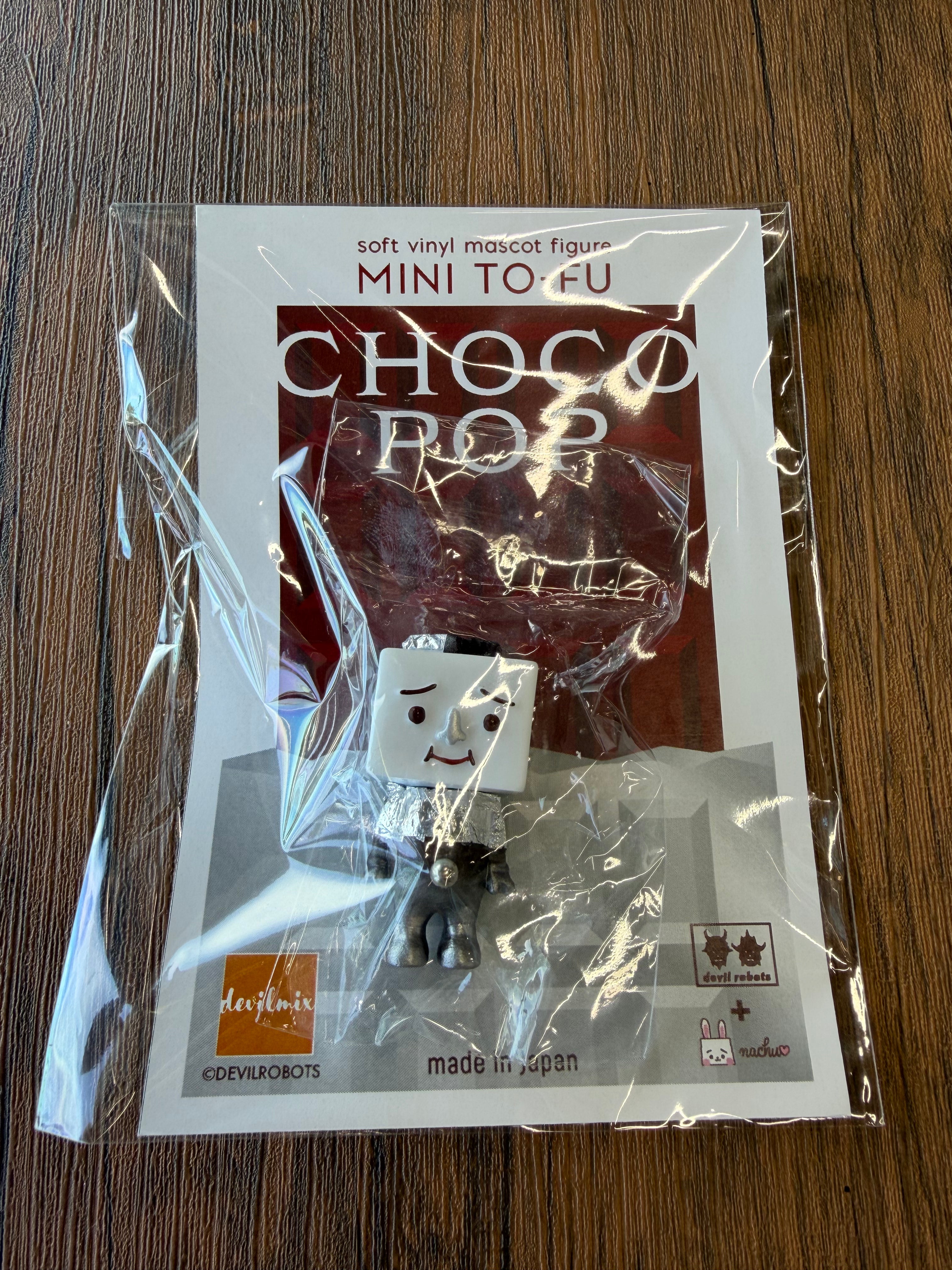 Mini To-fu - Choco Pop by Devilrobots, a 5cm soft-vinyl mascot figure, sealed in a plastic bag with backing card.