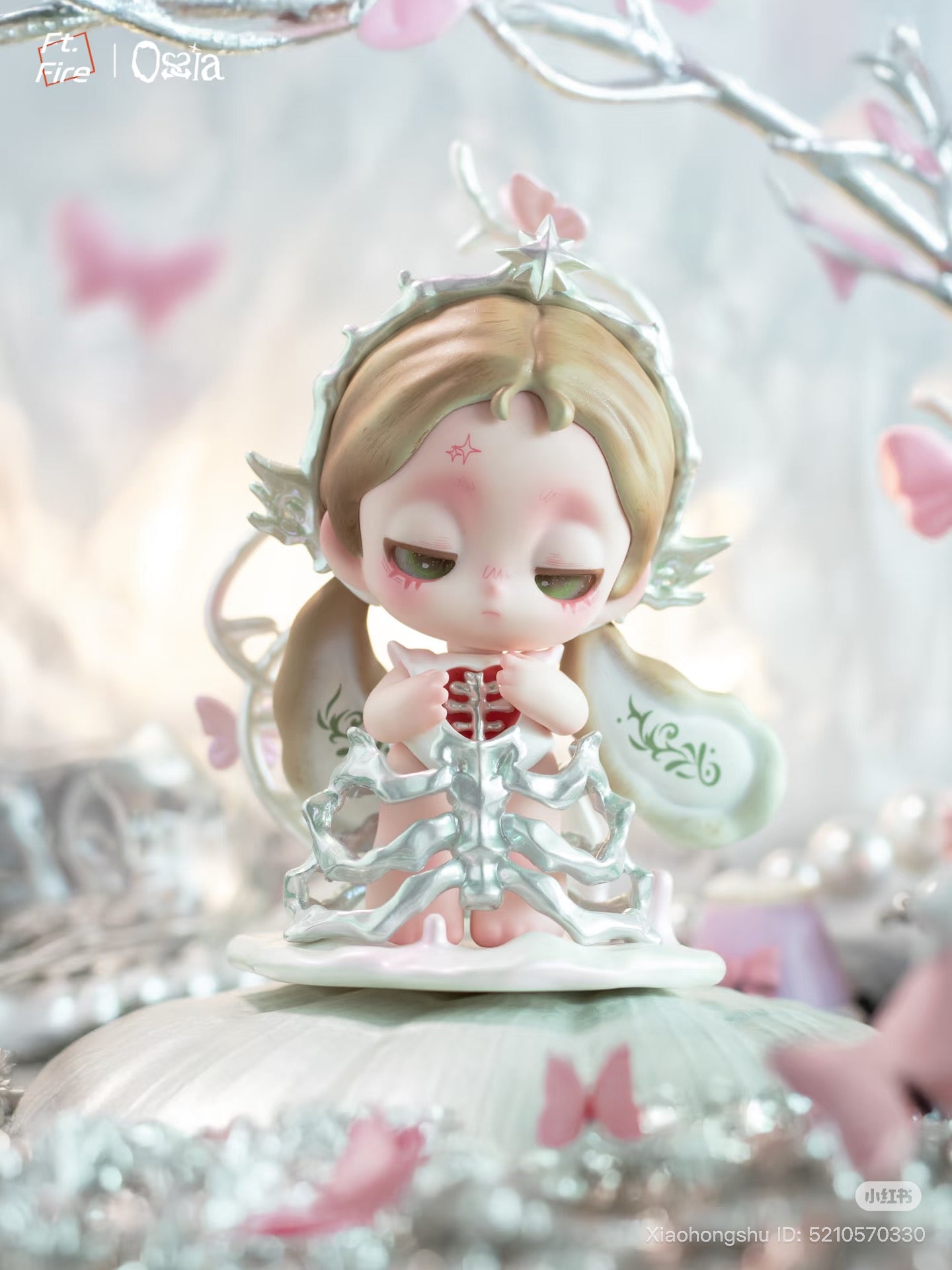Chibi-style resin figure with crown and wings from the Ossia - Feel The World Series Blind Box, available for preorder at Strangecat Toys.