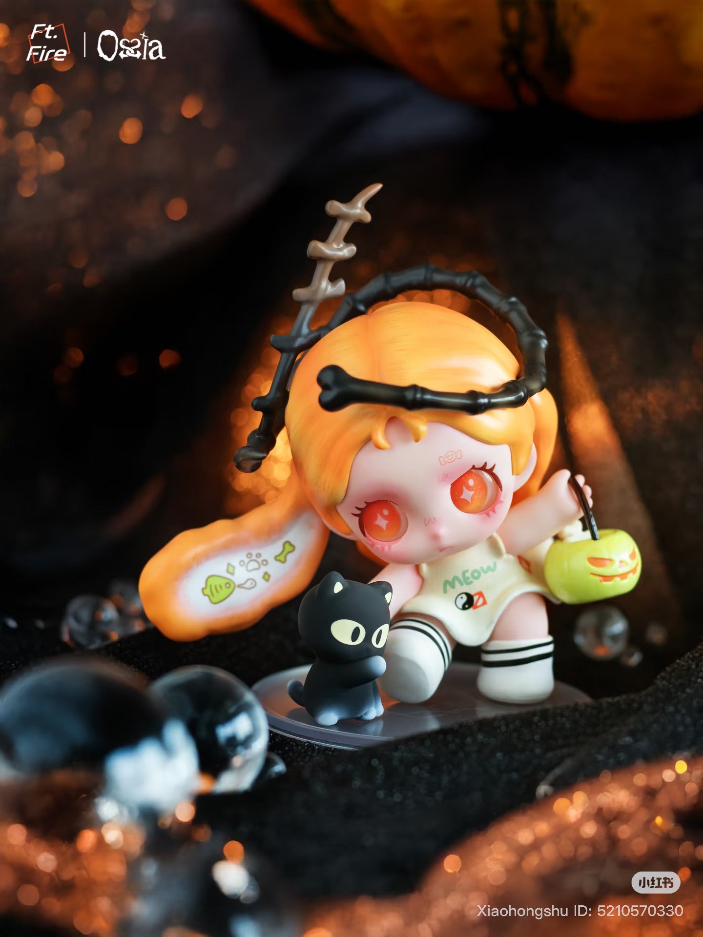 Ossia - Feel The World Series Blind Box figurine with orange eyes, MEOW outfit, black halo, holding jack-o’-lantern, includes black cat. Preorder for November 2025.