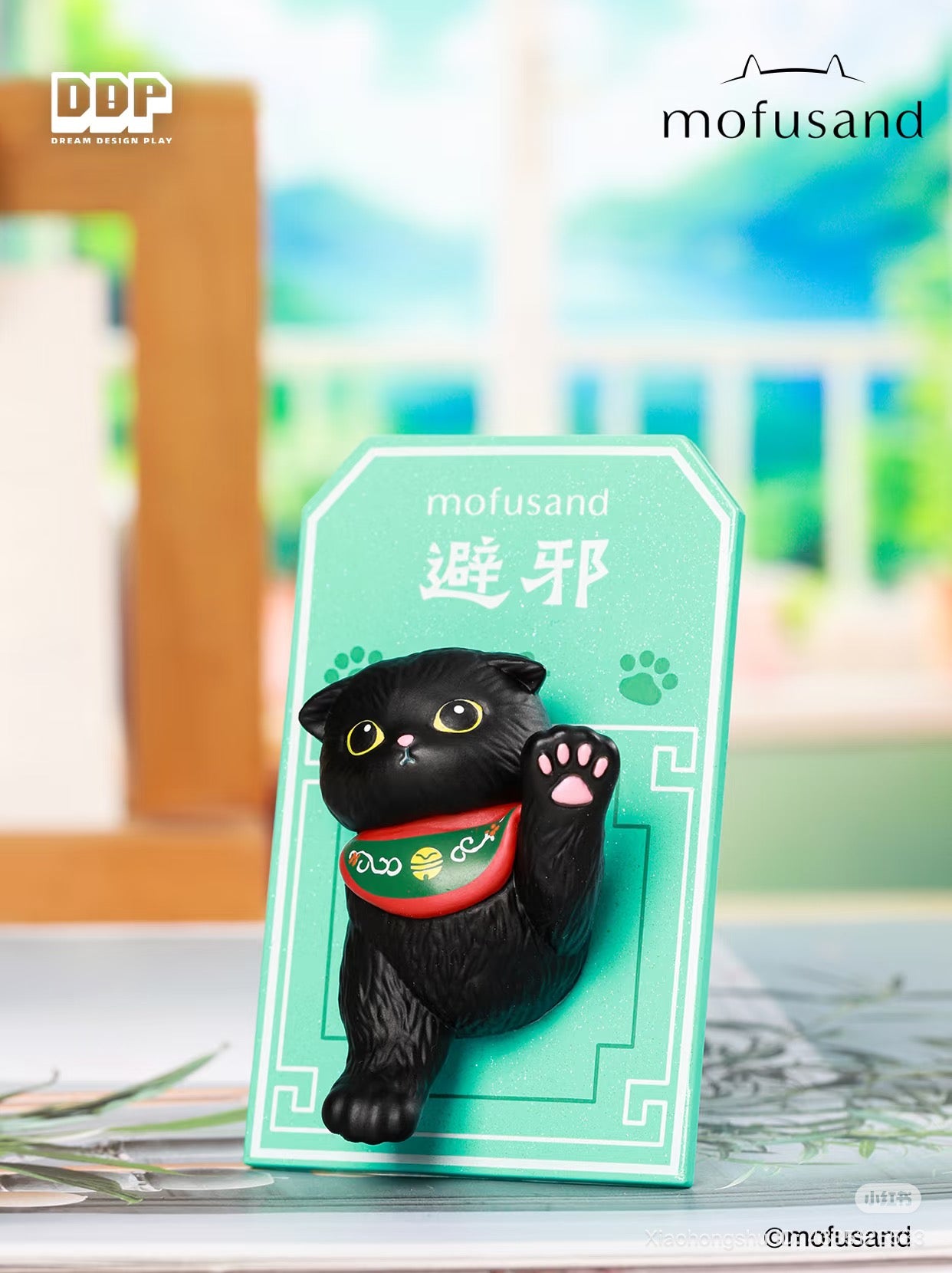 Mofusand Good Luck Refrigerator Magnet: Black cat figurine with a red-and-green collar, climbing a branded mint-green card, ideal for decorative display.