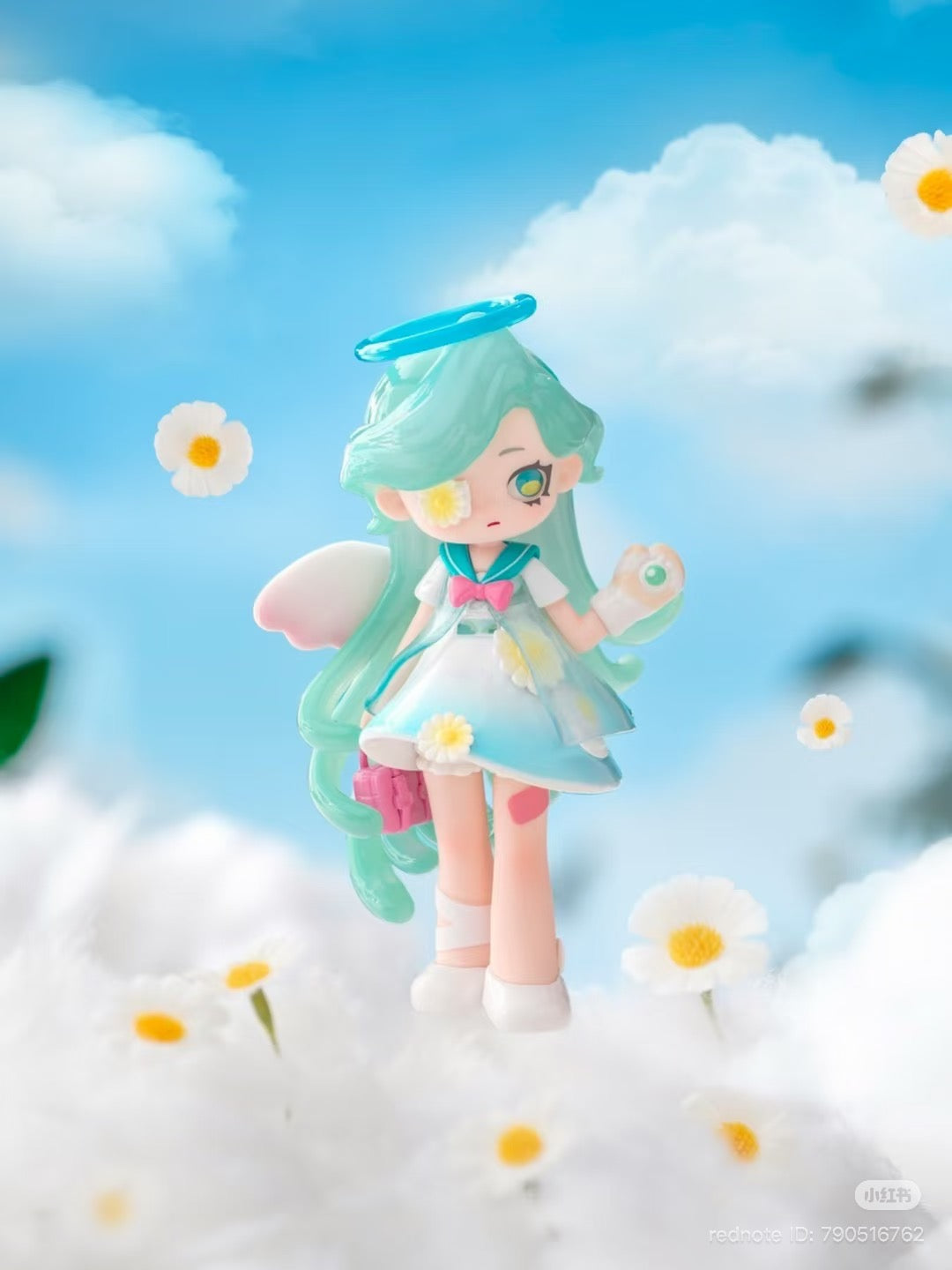 Memimo-Unusual Dream Blind Box Series Figure: an angelic figurine with mint-green hair, halo, daisy-appliqued dress, holding a pink handbag and green-gemmed trinket.