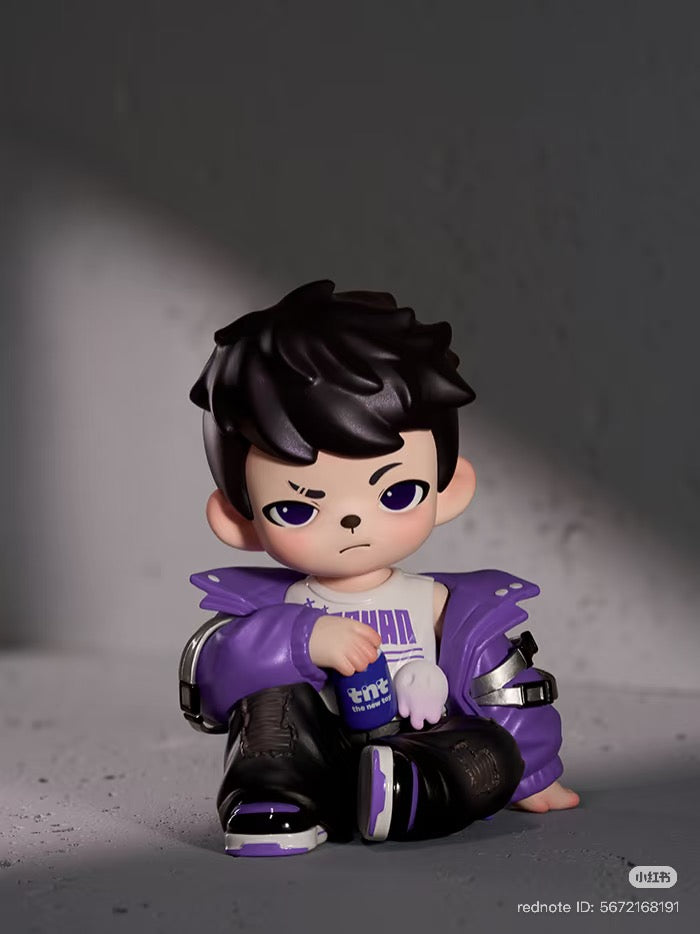 Rayan Let't Date Series figure, featuring a chibi character in a purple futuristic jacket, holding a blue canister, seated in a dynamic pose.