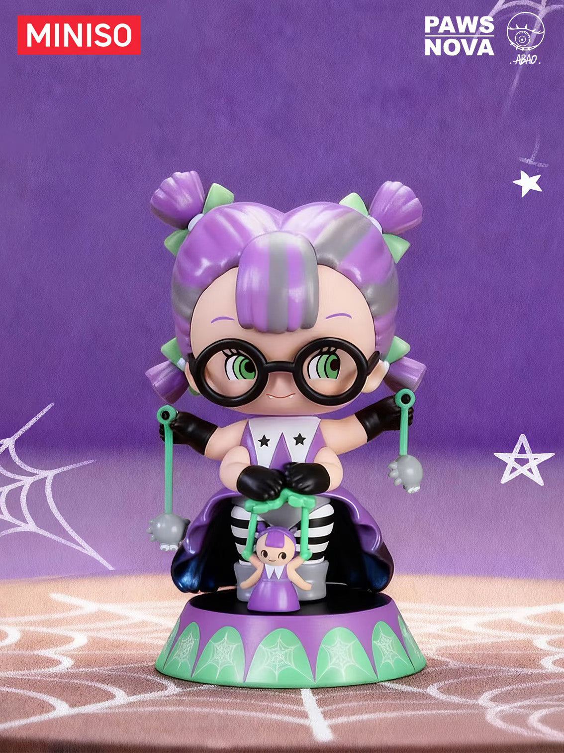 Floral Concerto by Abao: Vinyl figure of a girl with buns, glasses, star dress, holding skull weights, on a decorative base.