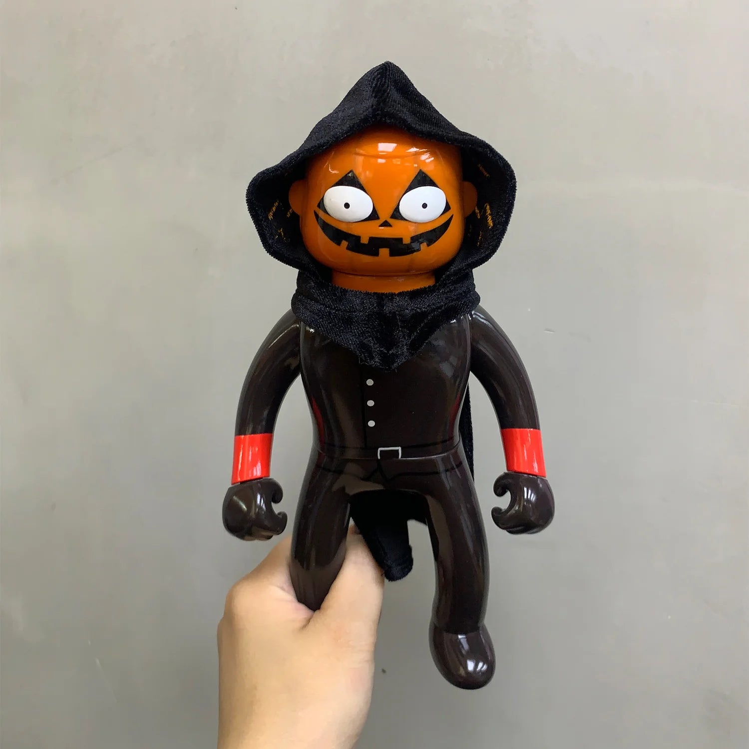MR NOBODIES (HEADLESS HORSEMAN) vinyl figure with jack-o’-lantern head, black cape, and red-banded wrists, designed for Halloween by Lick Palik. Preorder available.