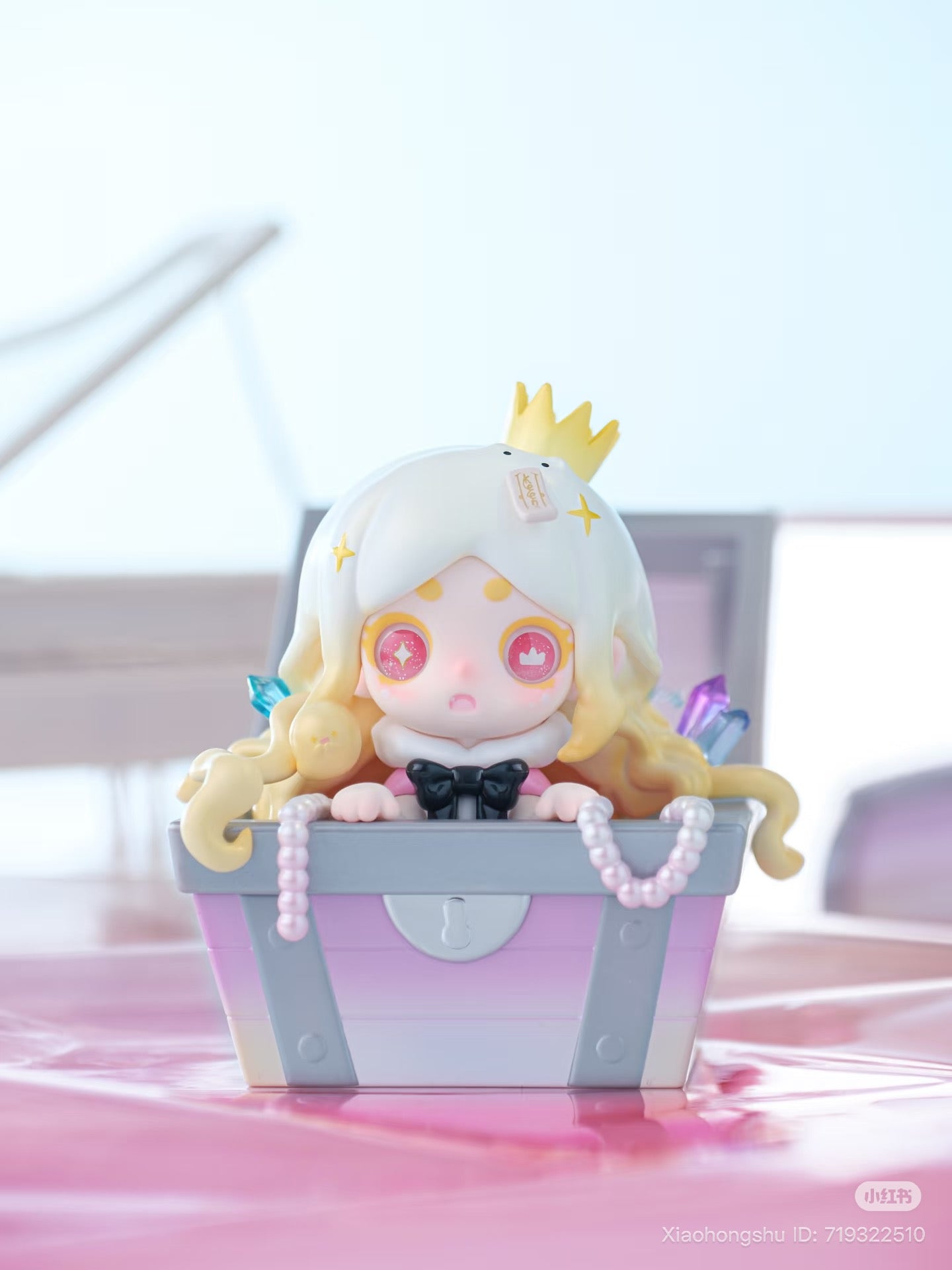 Keeno·Wish On The Sea Breeze Series Blind Box features a chibi princess in a pastel treasure chest, perfect for collectors at Strangecat Toys.