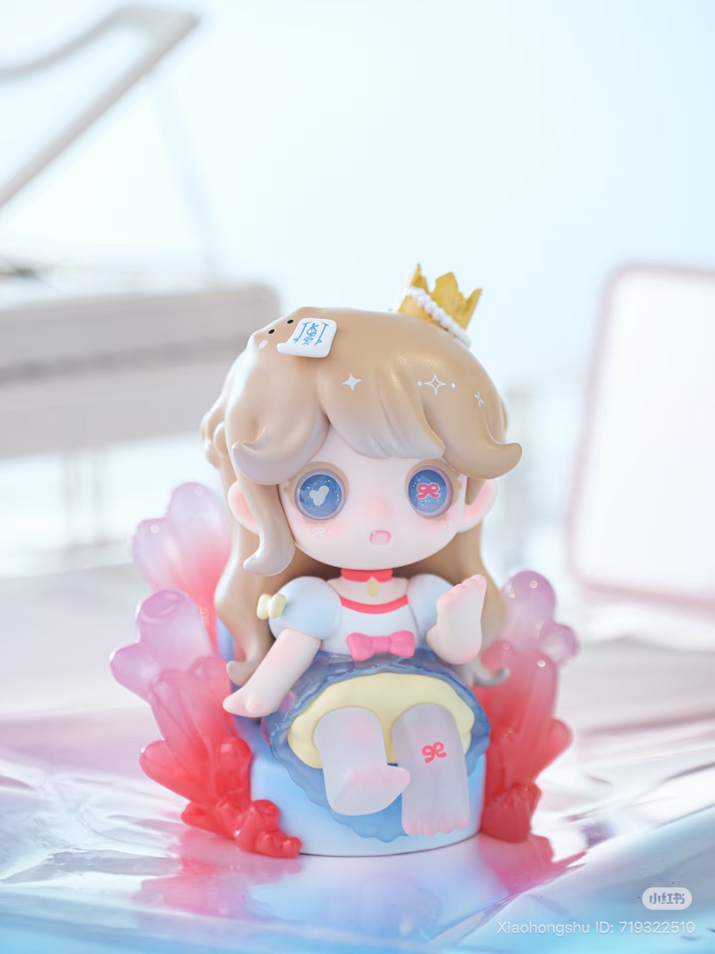 Keeno·Wish On The Sea Breeze Series Blind Box figurine, featuring a whimsical princess with shiny eyes, sandy-blonde hair, and a coral-adorned base.
