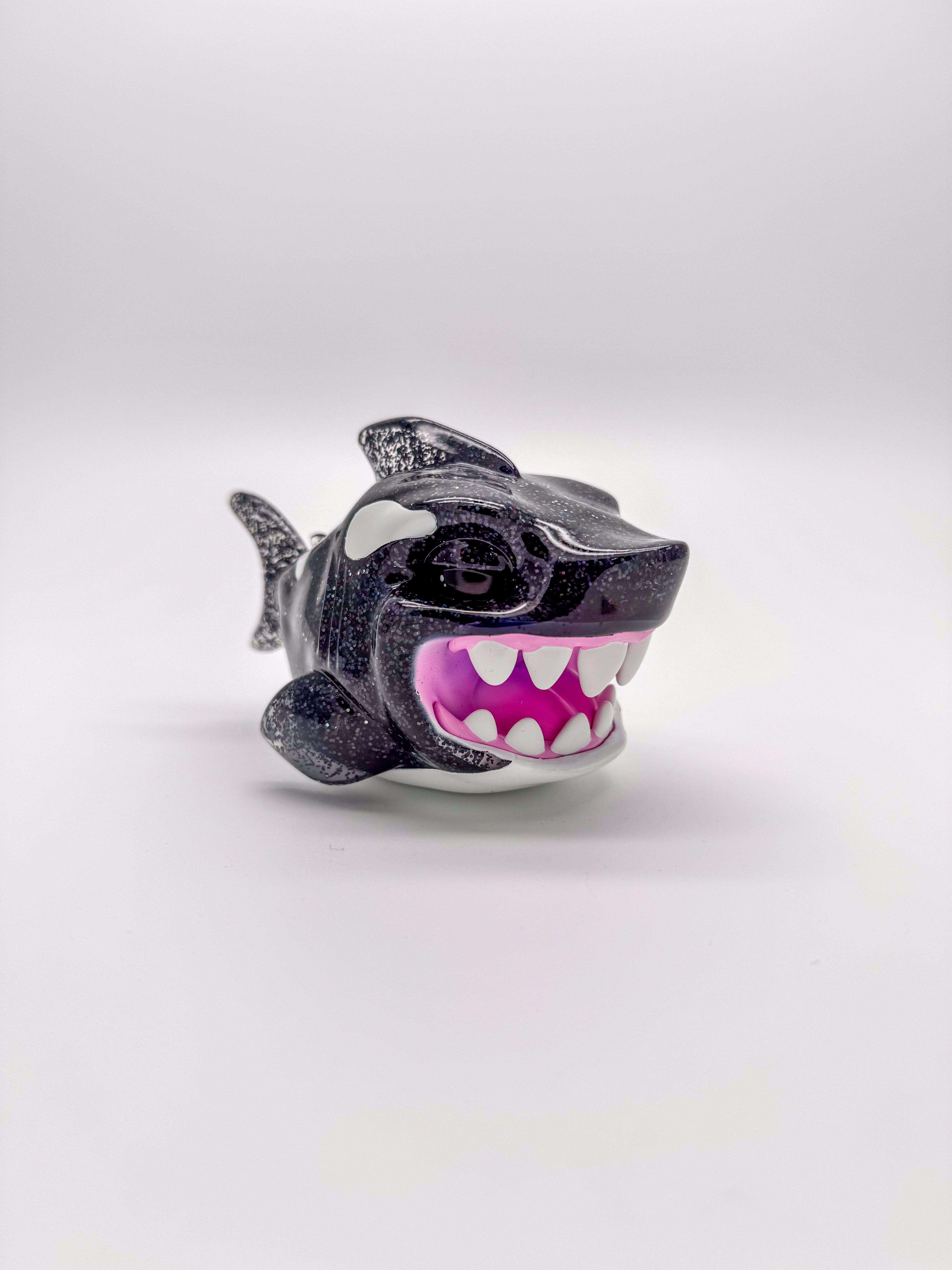 Krash!! Orca by 5th Turtle, a 4.5-inch high-grade resin art toy, limited to 100 pieces, featuring a detailed shark design.