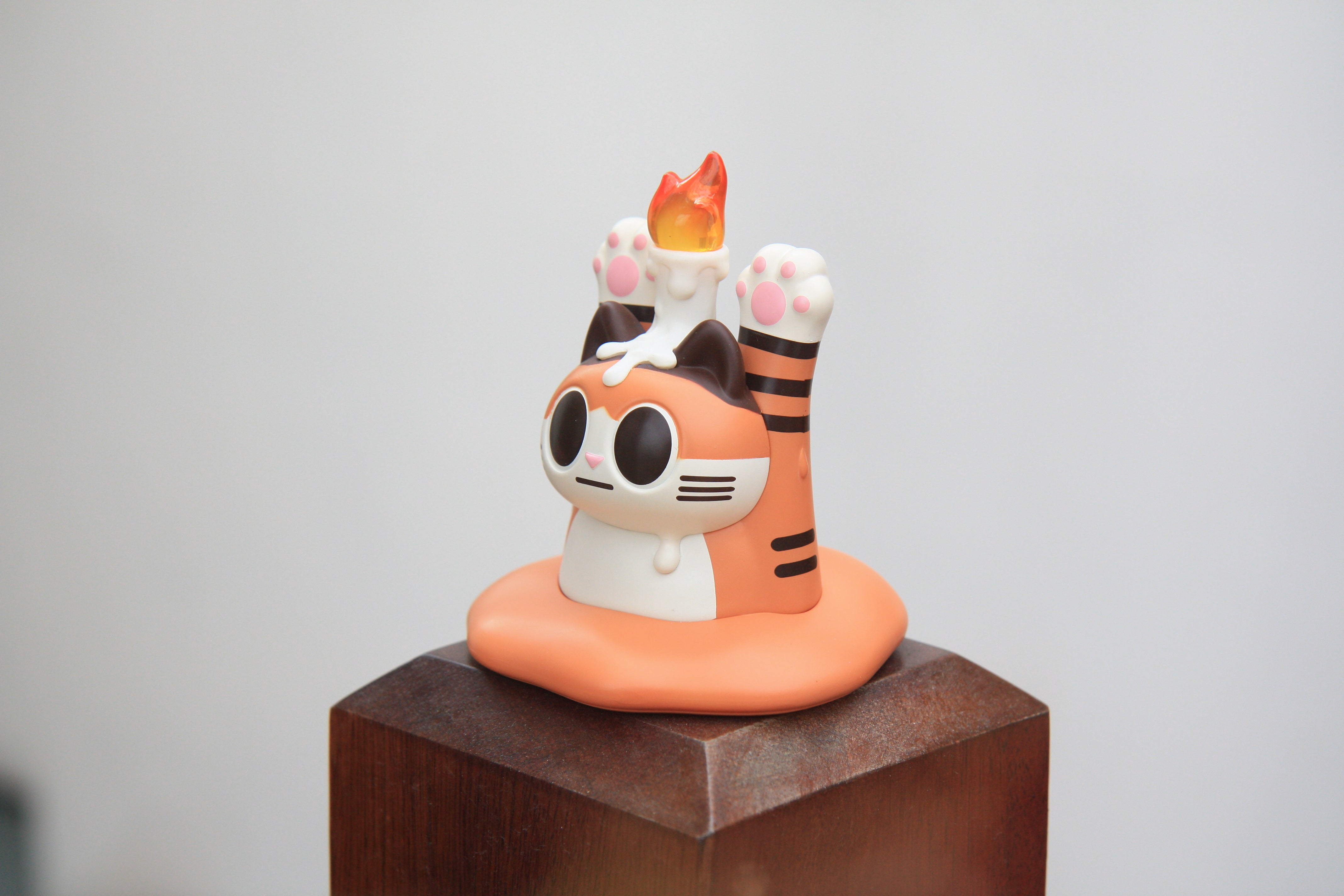 MELT THE DOSHII CAT Blind Box Series; preorder for a case with 8 designs, including a secret. Ships June 2025.