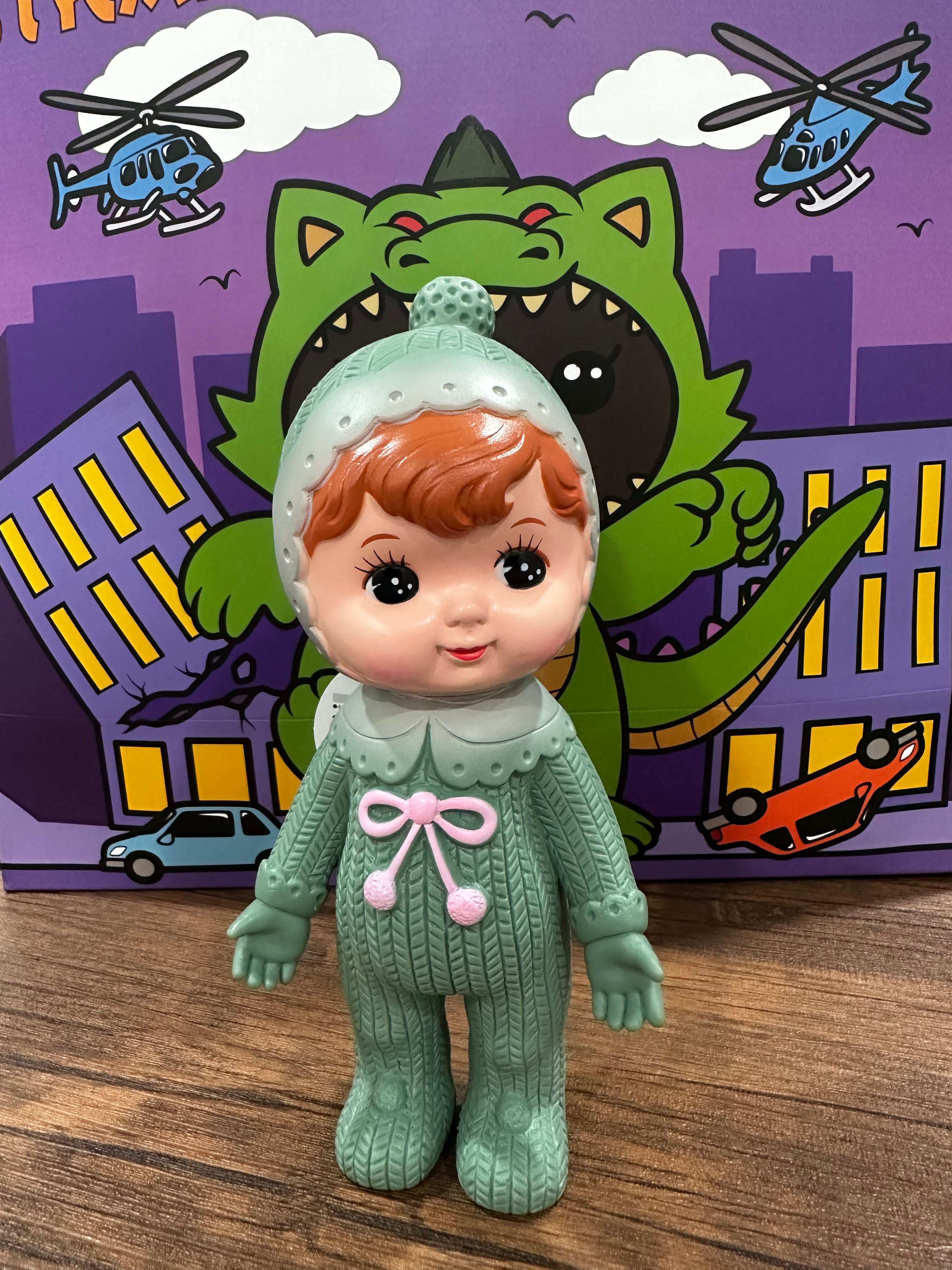 Kodama Toy Charmy chan doll in knitted outfit, with movable head, 21cm tall.