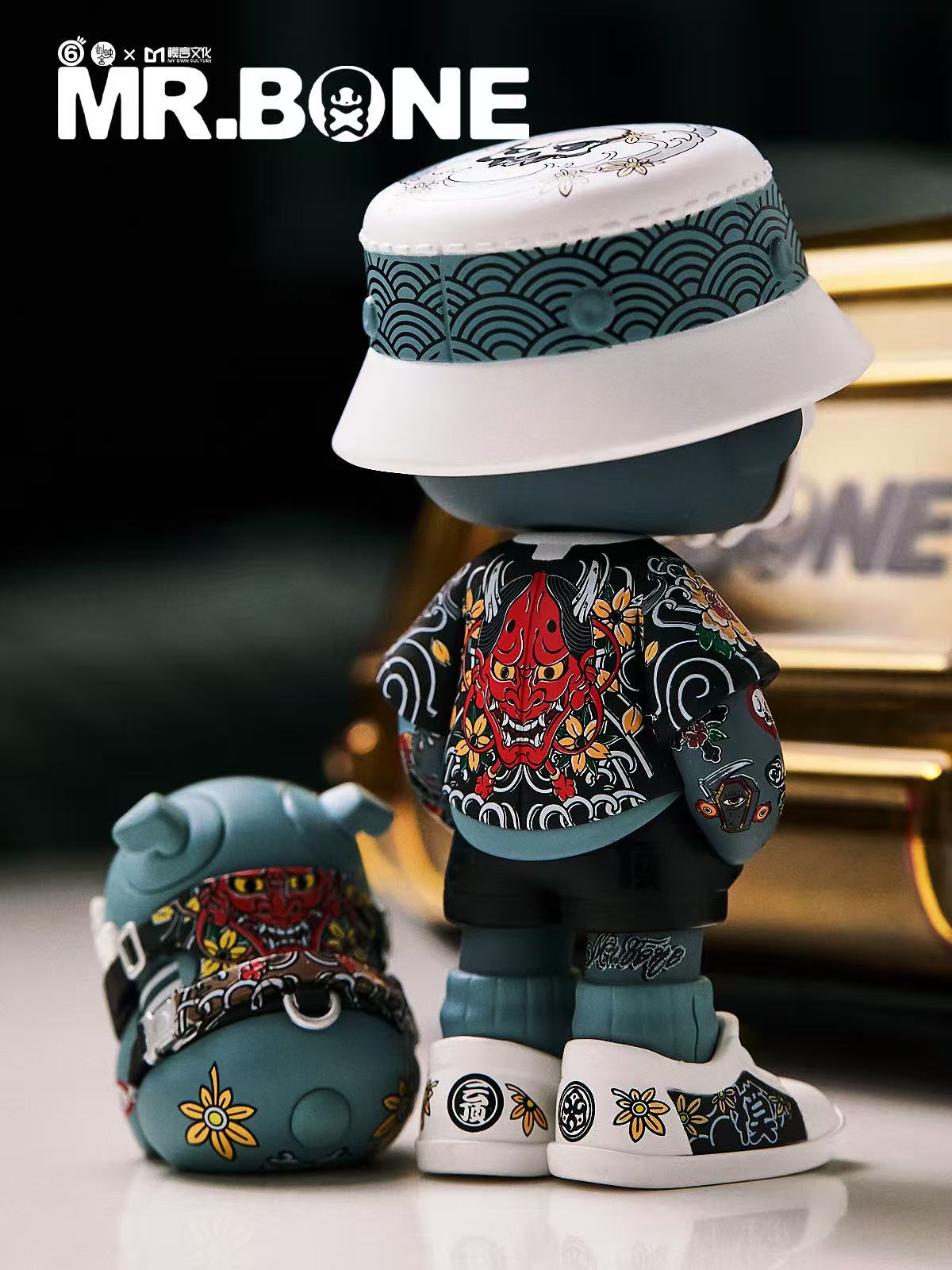 Mr Bone Yakuza Limited Set 100% collectible figure in urban streetwear with traditional motifs, includes a dog and case. Preorder for Q4 2025 shipment.