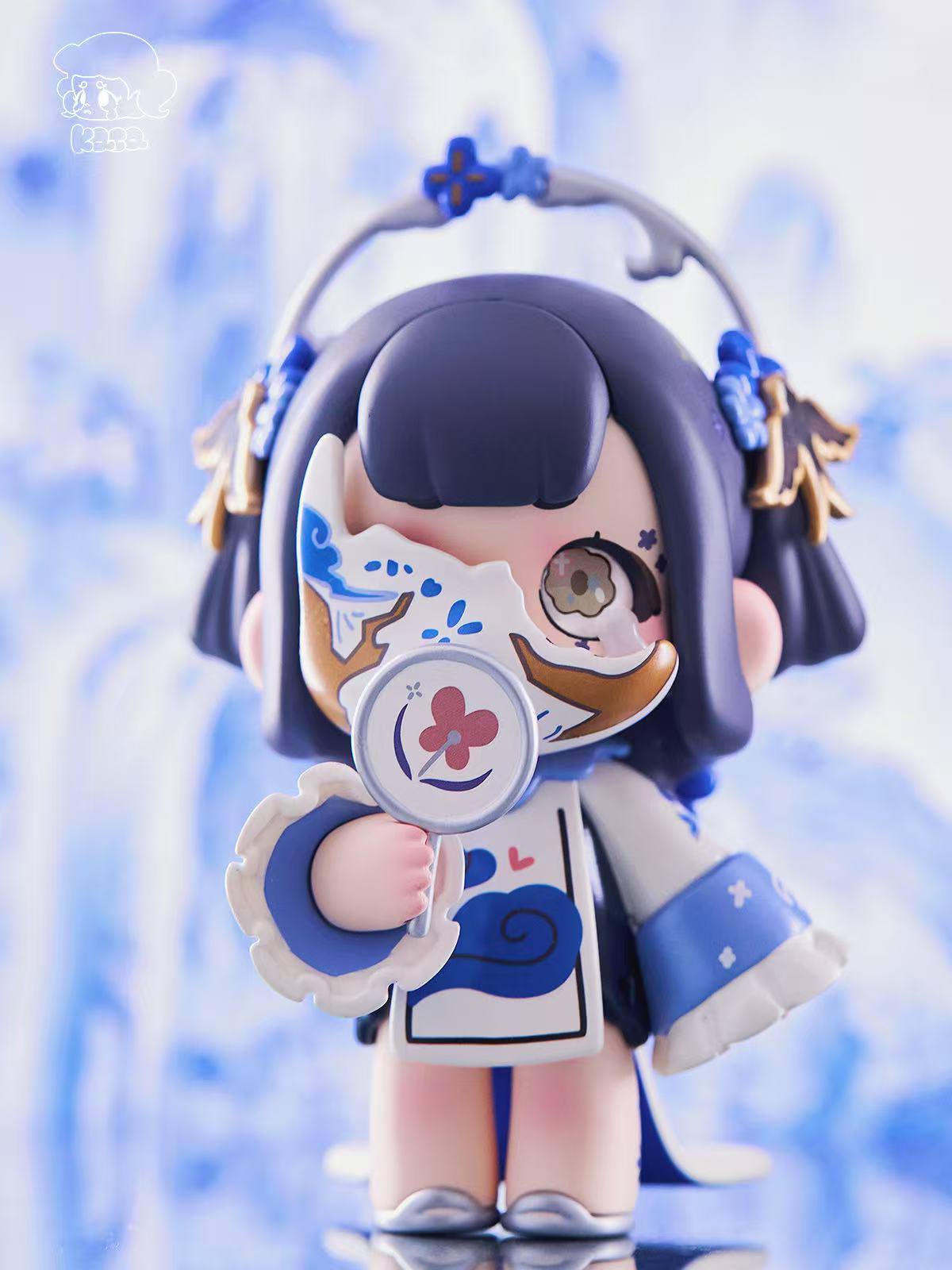 KASA 2.0 - Mystic Tales Blind Box Series figurine, chibi-style with bob pigtails, decorative mask, holding a fan, in white-blue floral outfit.