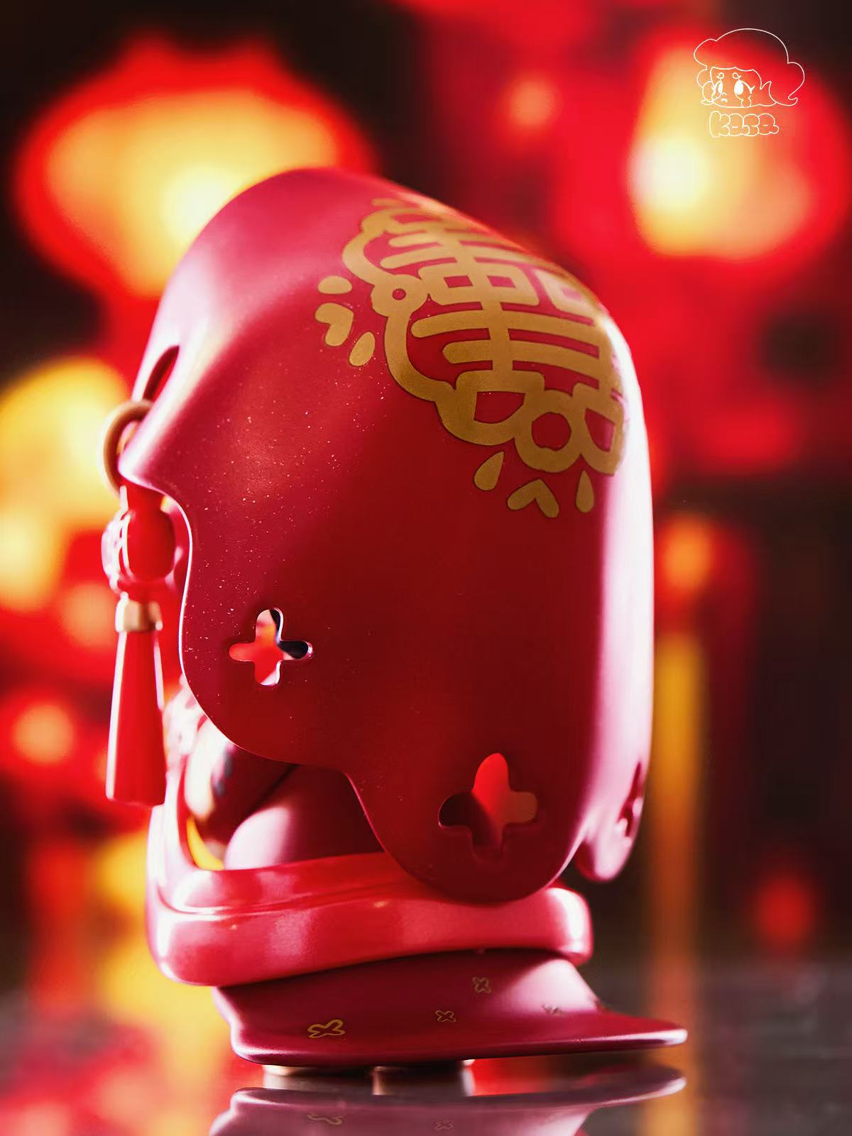KASA 2.0 - Mystic Tales Blind Box Series: Stylized red helmet with gold symbols, floral cut-outs, and tassel, set on reflective surface. PVC, 12cm tall.